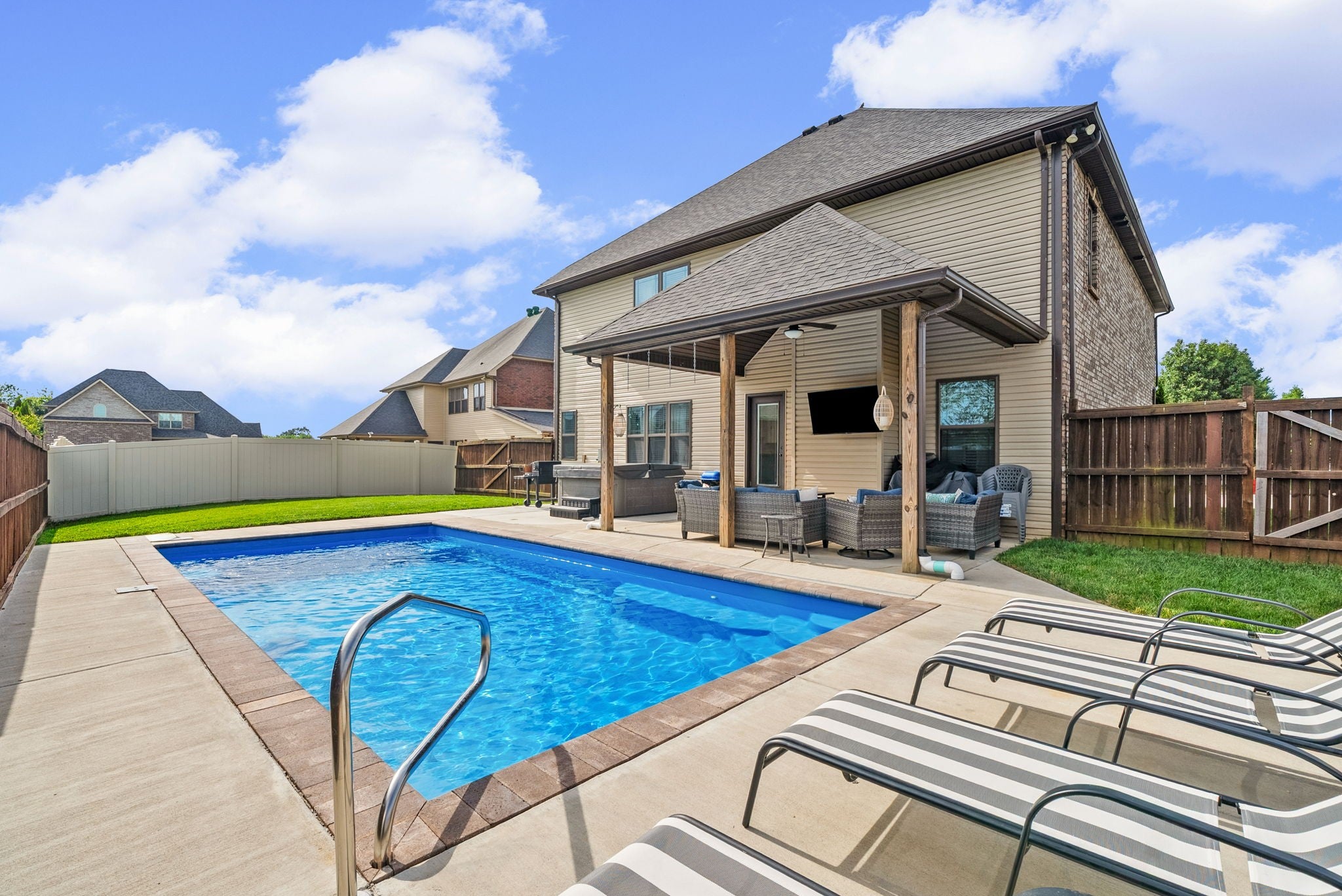 295 Castleton Ct — photo