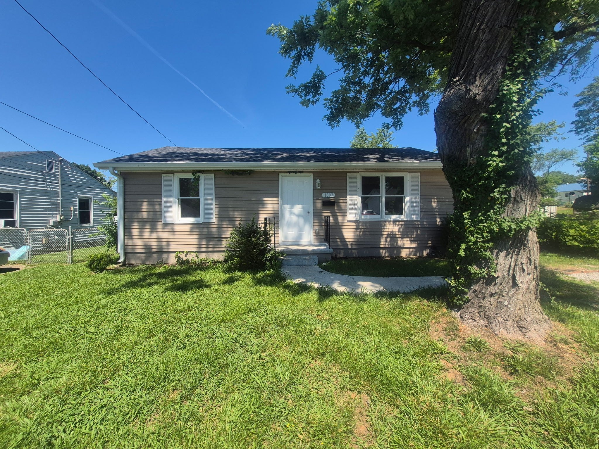 1807 McHenry Dr — photo