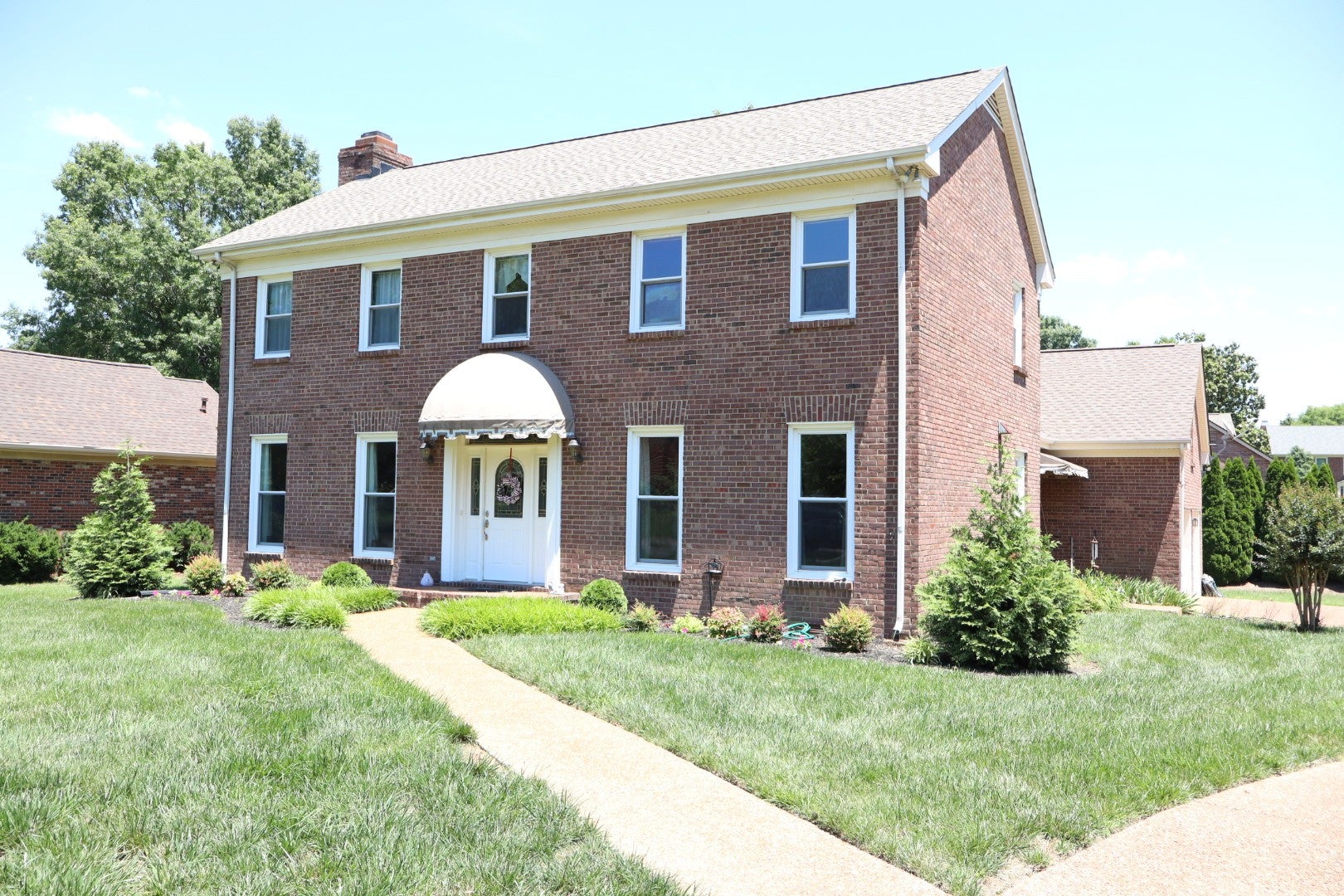 1505 Holmes Cir — photo
