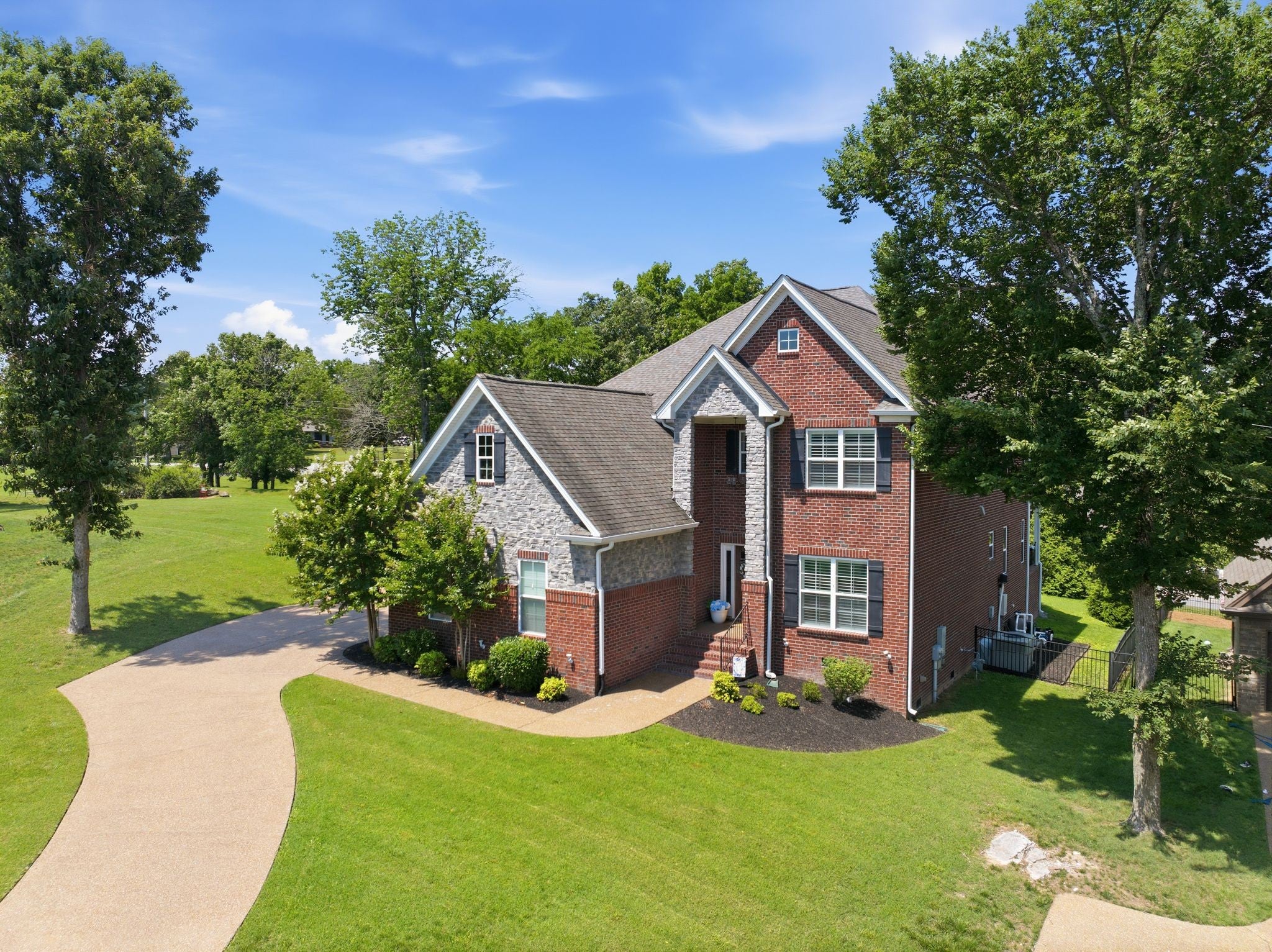 127 Waters Hill Cir — photo