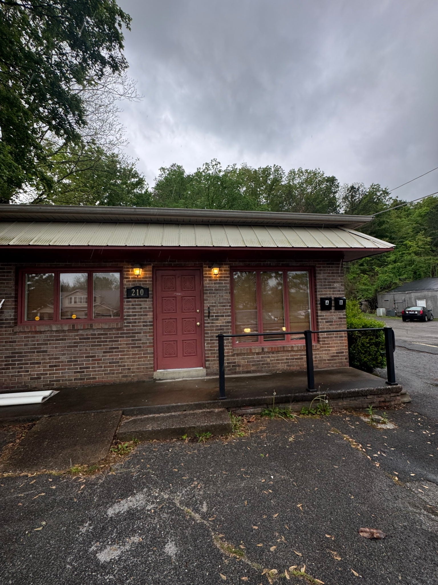 210 E Main St — photo