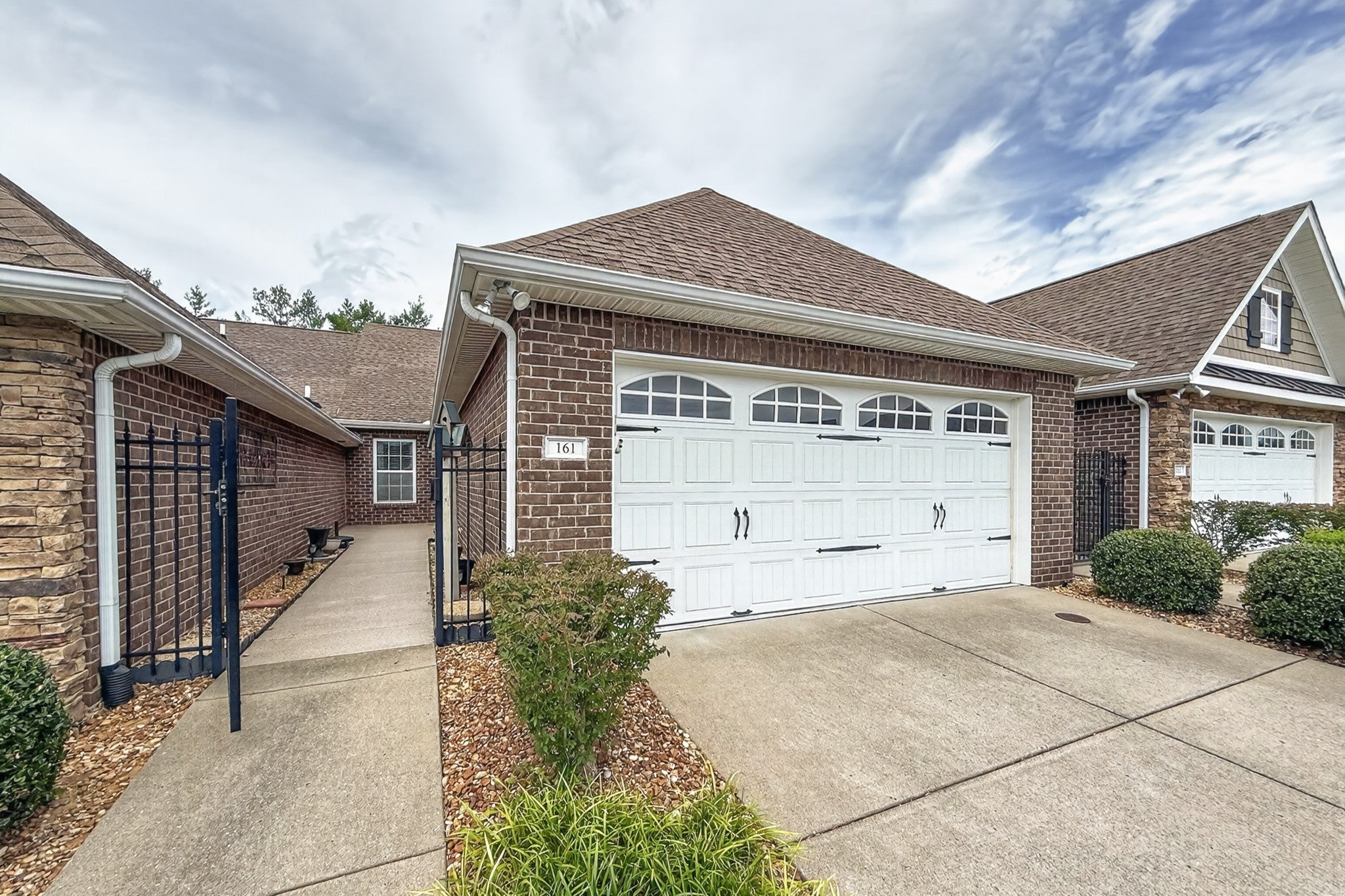 161 Plymouth Dr — photo