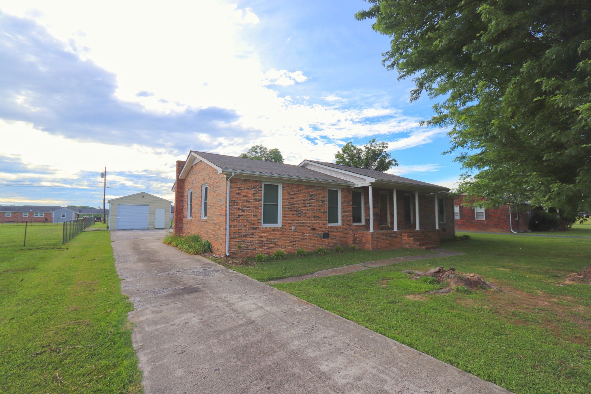 911 Parkway Dr — photo