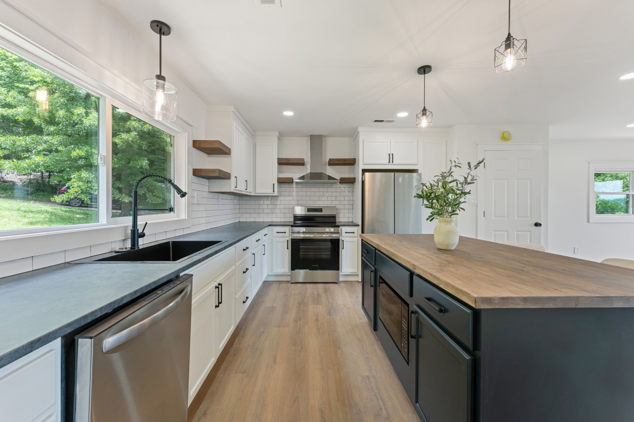 213 Delina Boonshill Rd — photo