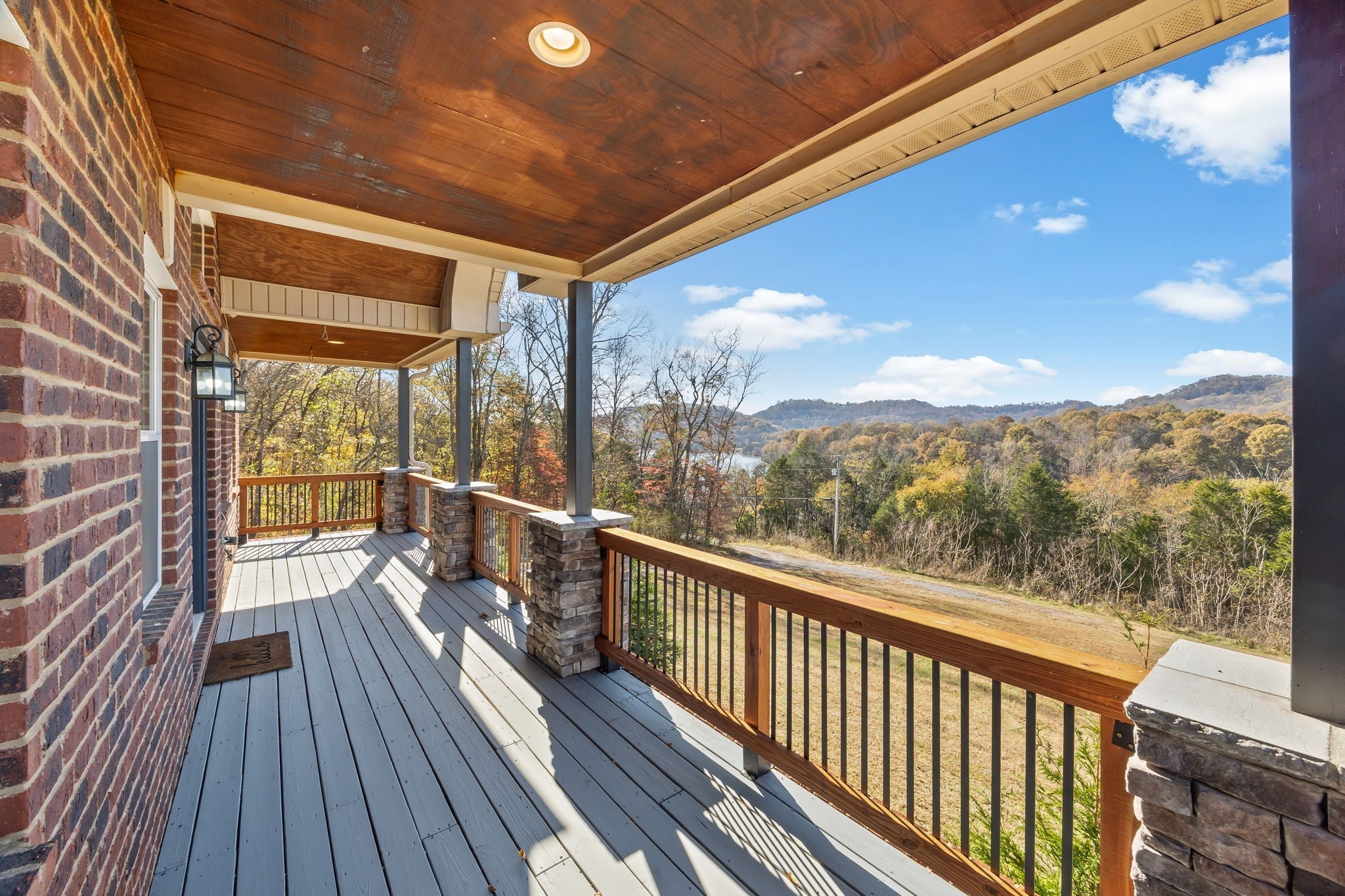 57 Lakeside Dr — photo