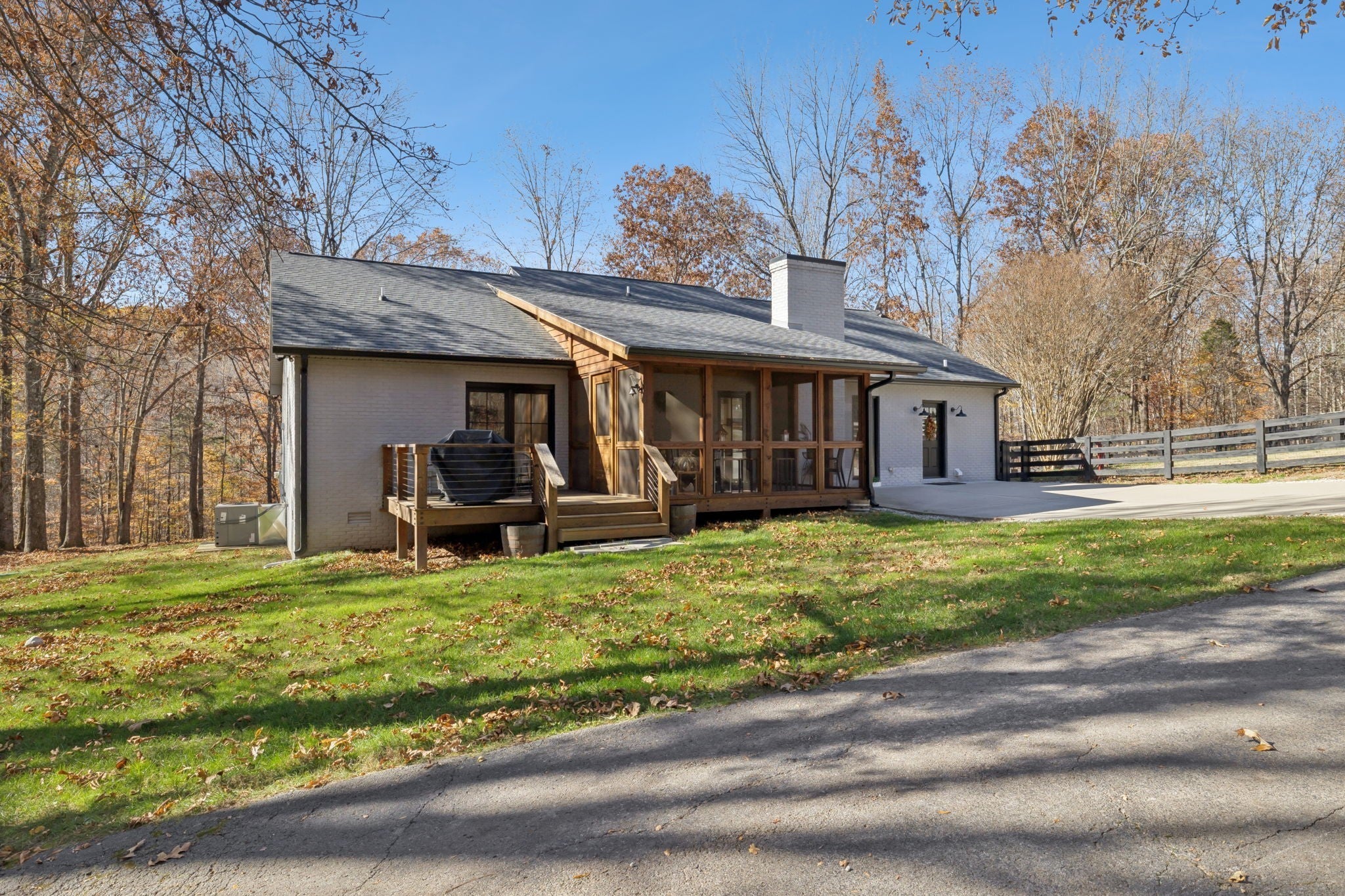 7340 Bradford Rd — photo
