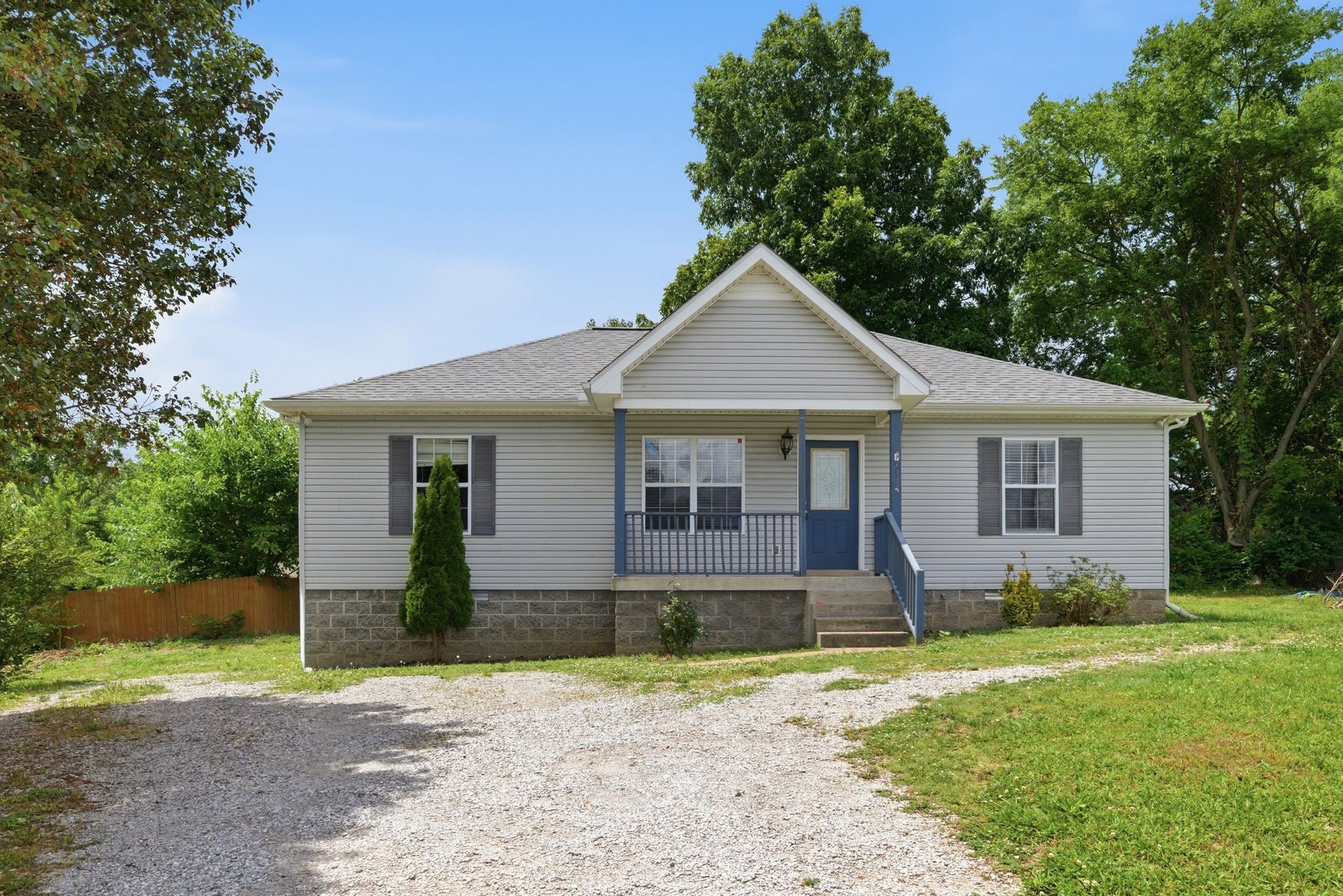 314 Reeves Ct — photo