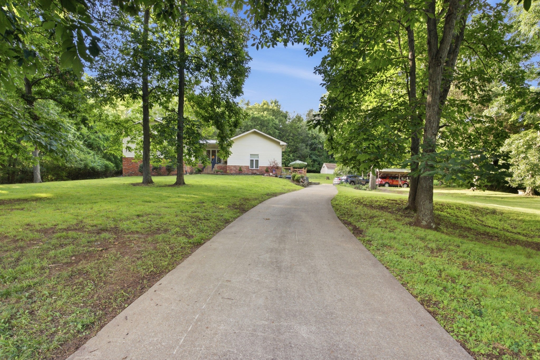 1053 Hillview Dr — photo