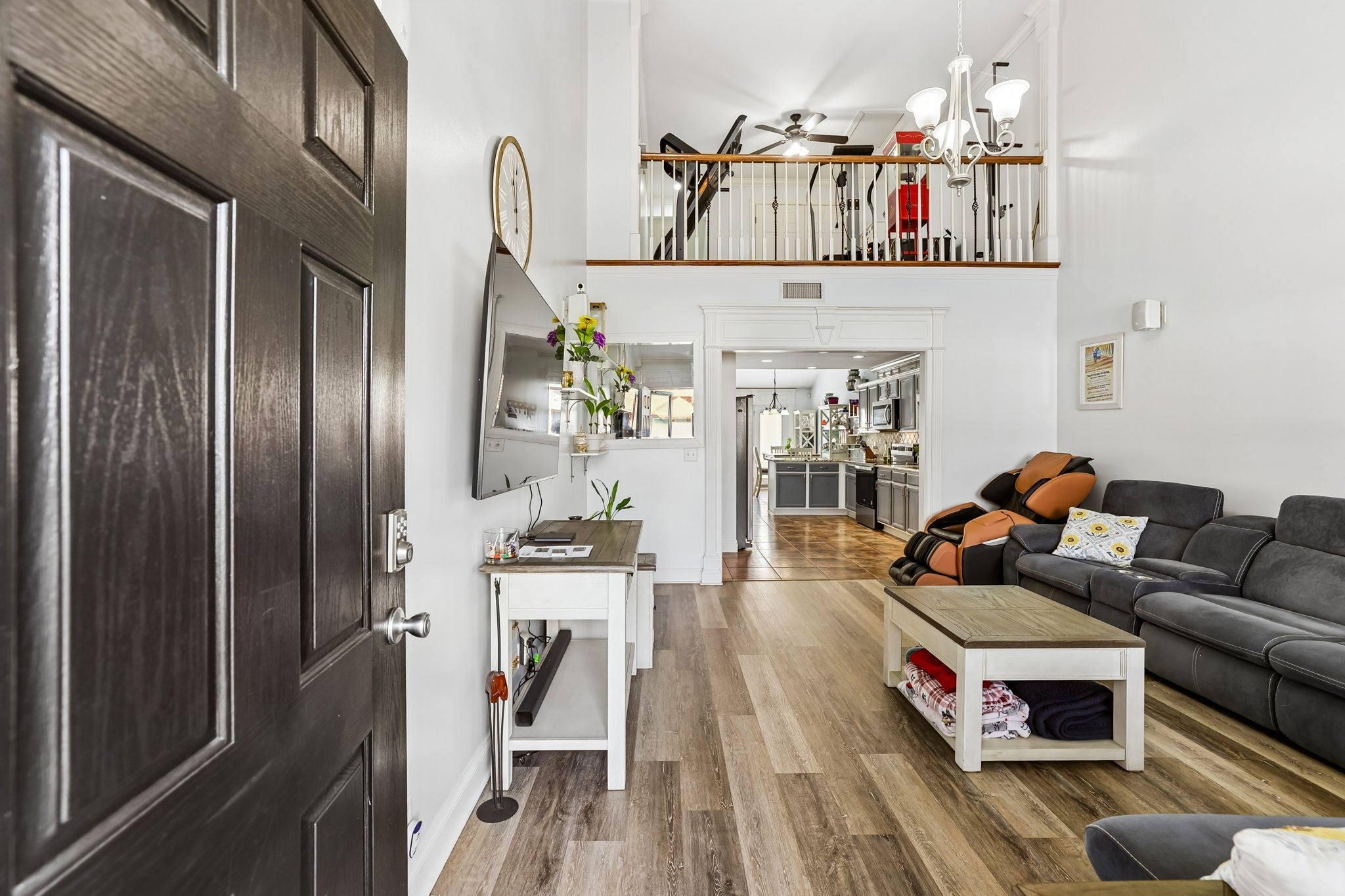 876 Wolves Den Pl — photo