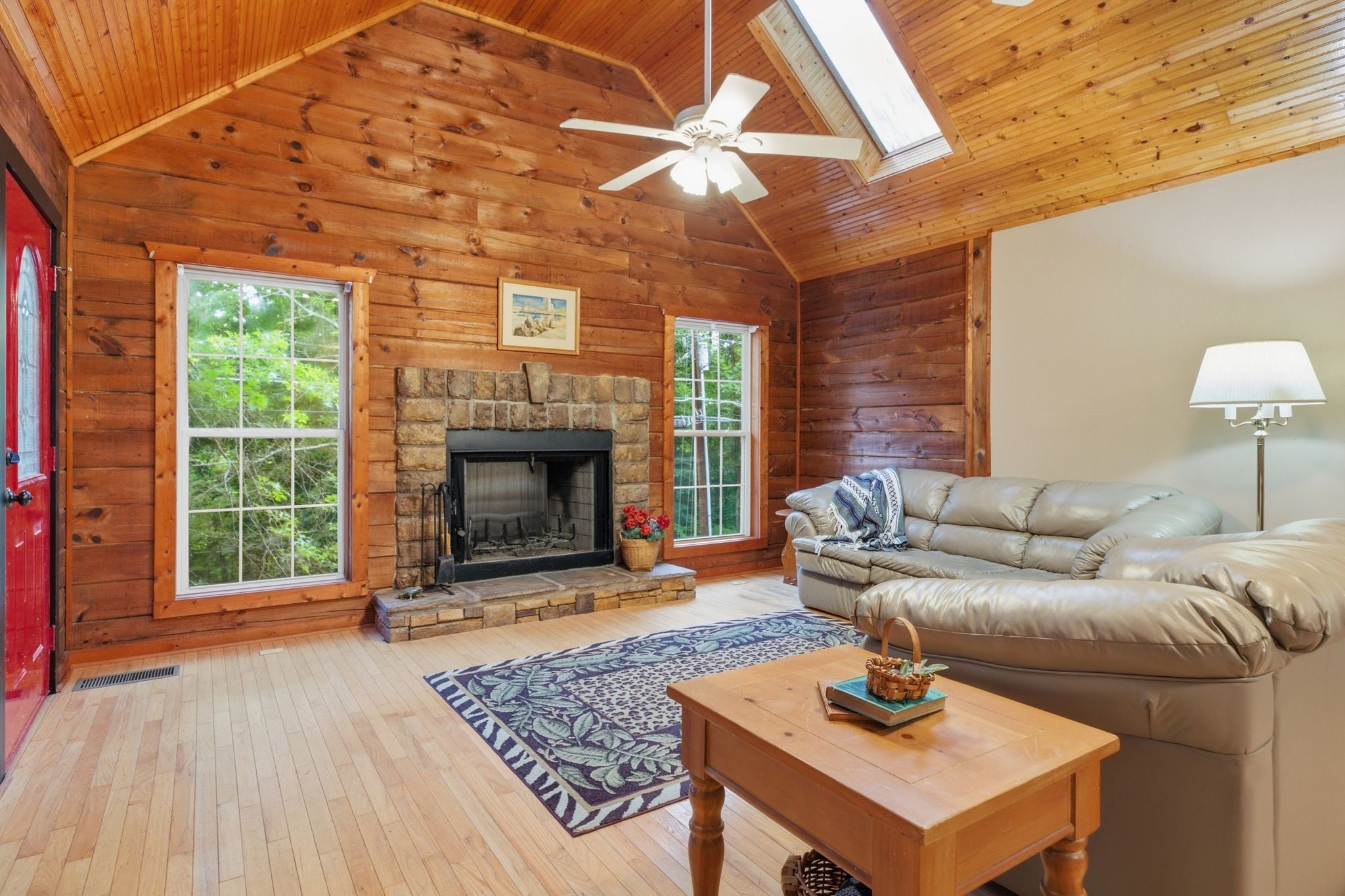 680 Lakeside Dr — photo