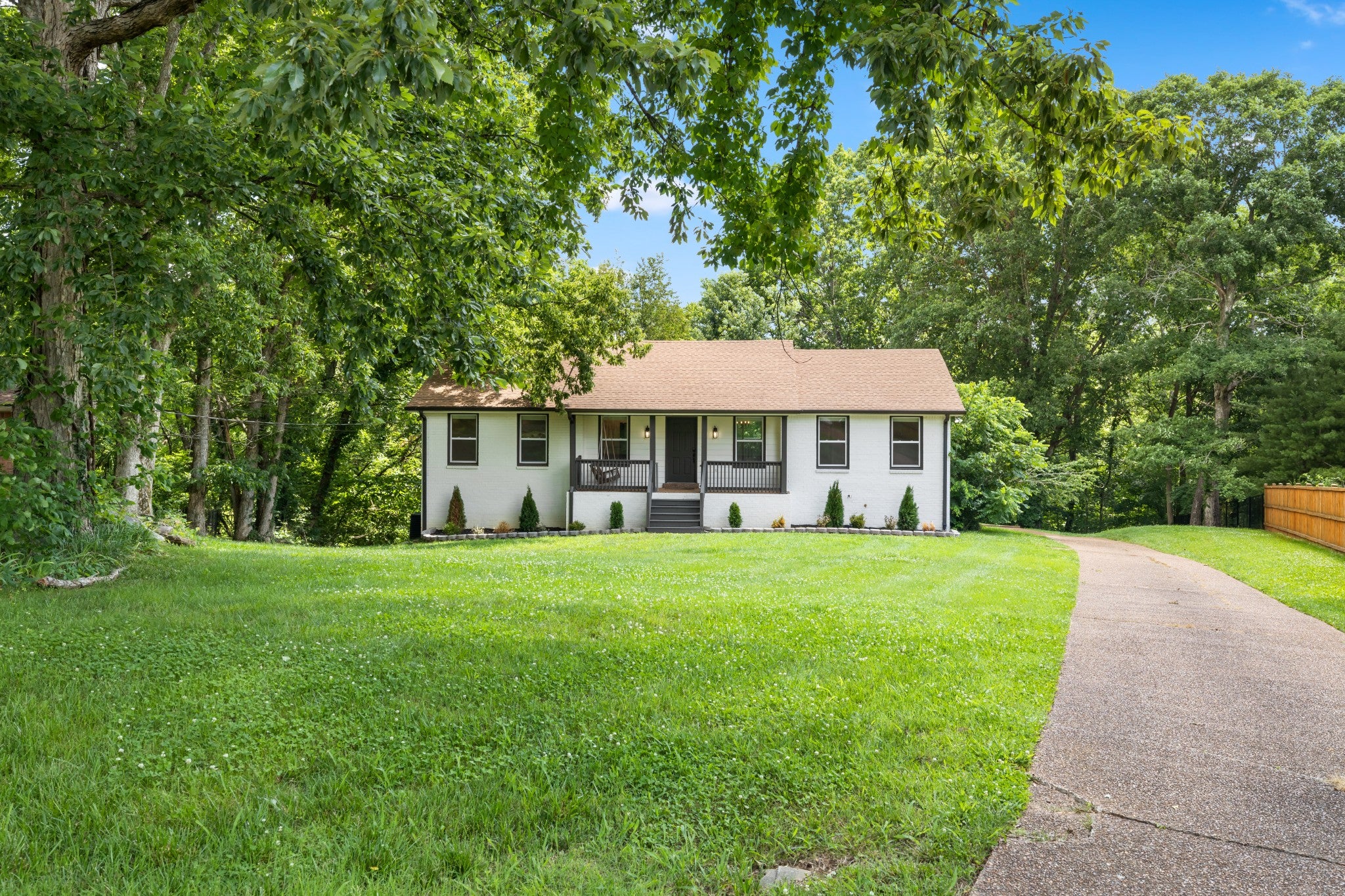 102 Walton Ct — photo