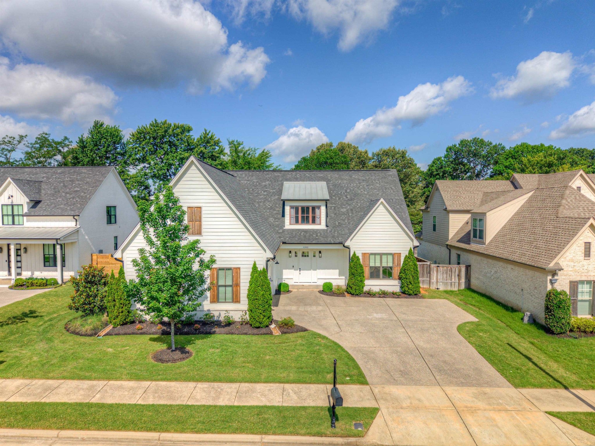 1283 Belfair Dr — photo