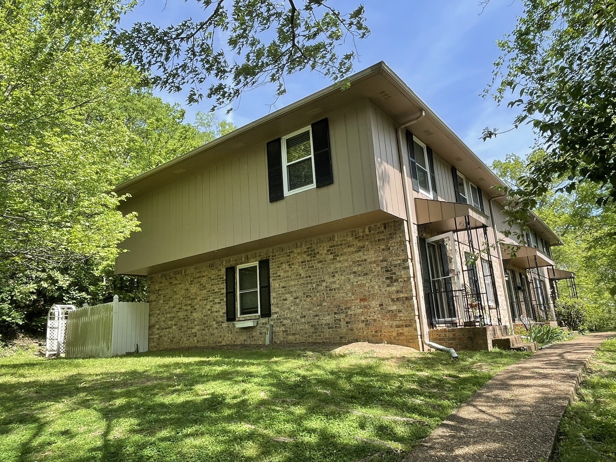 110 Bellevue Rd 16 — photo
