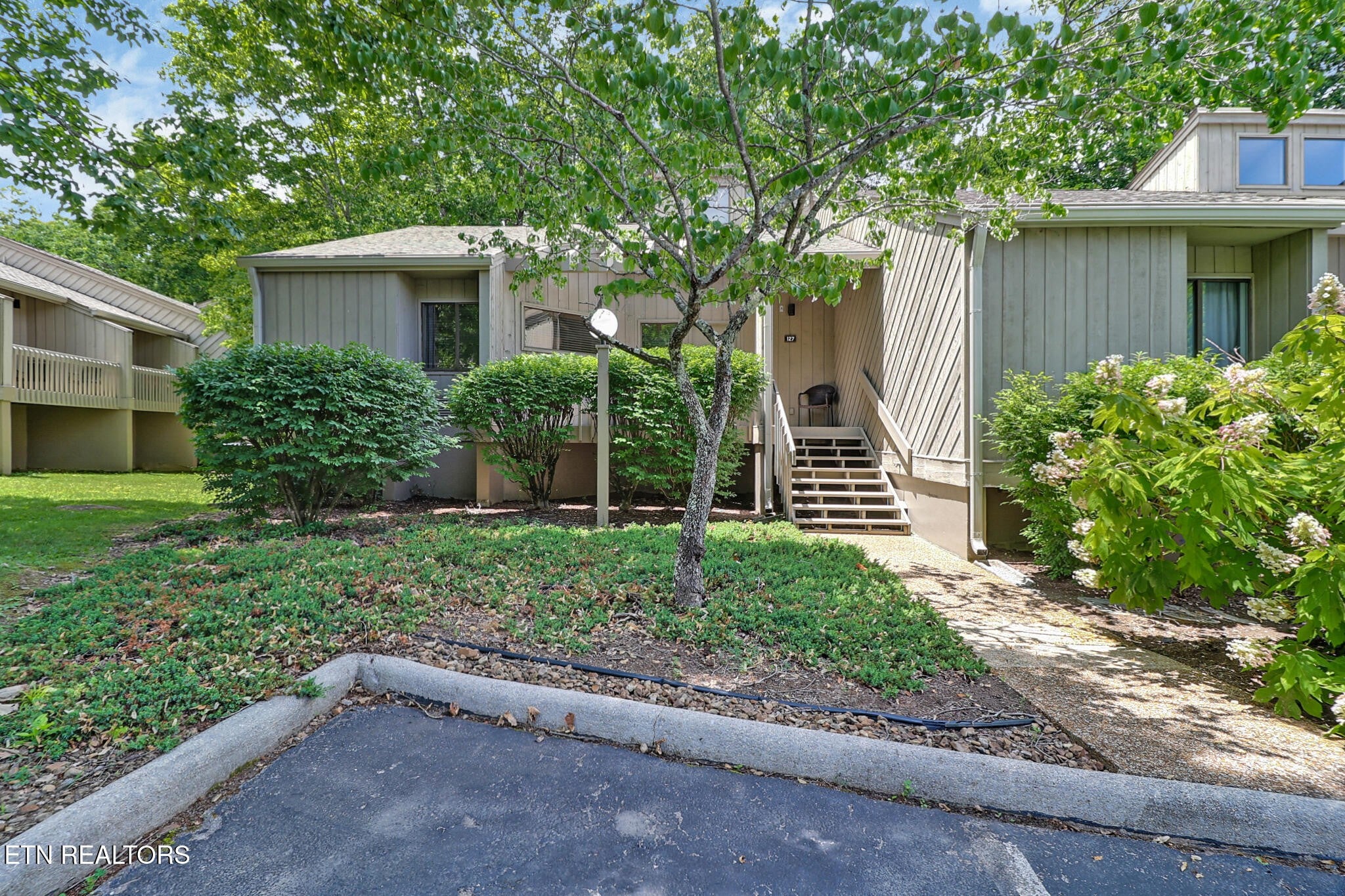 127 Eagle Court — photo