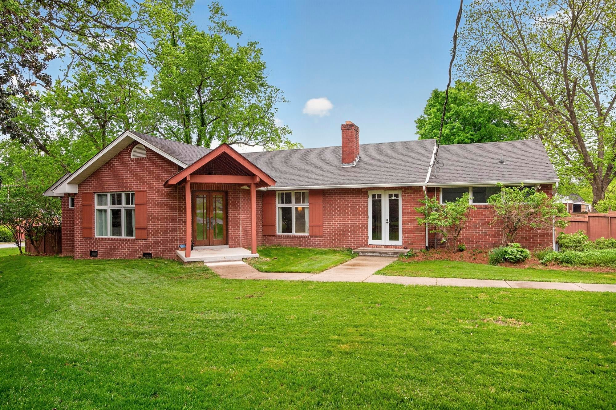 301 Browning Rd — photo