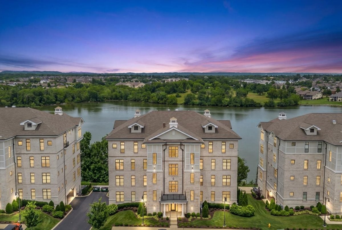 1024 Club View Dr E301 — photo