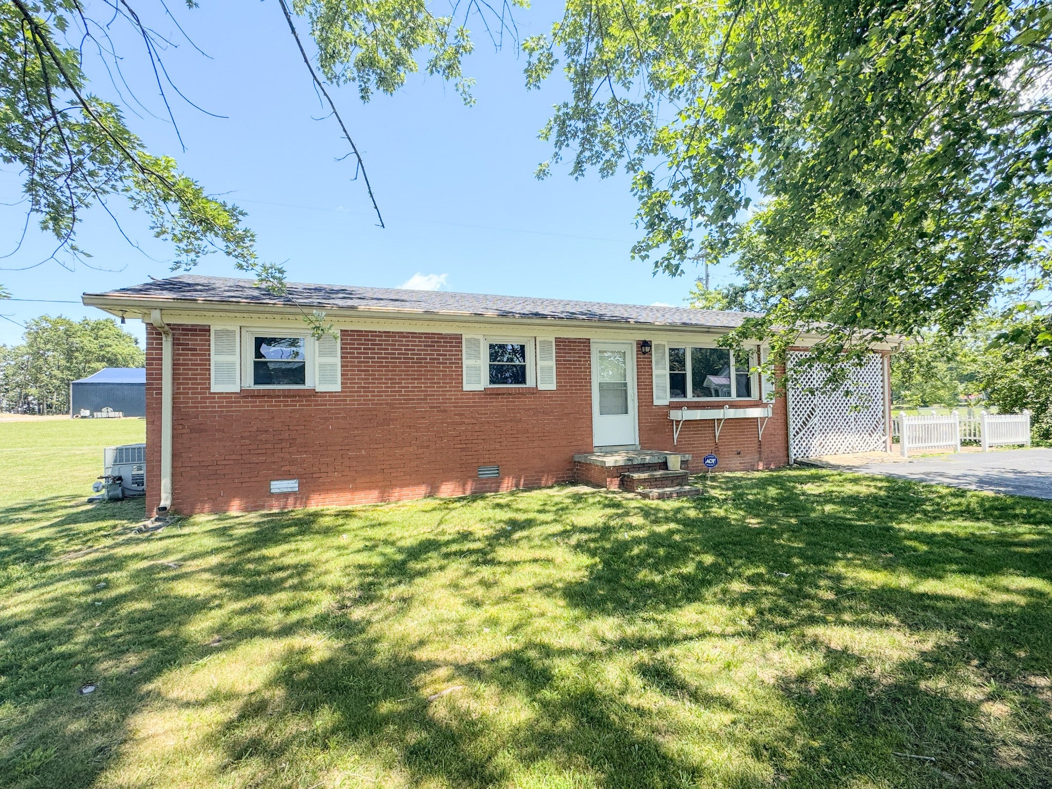1204 Meadowlark Cir — photo