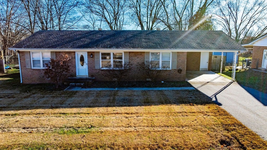 411 Hershey Dr — photo
