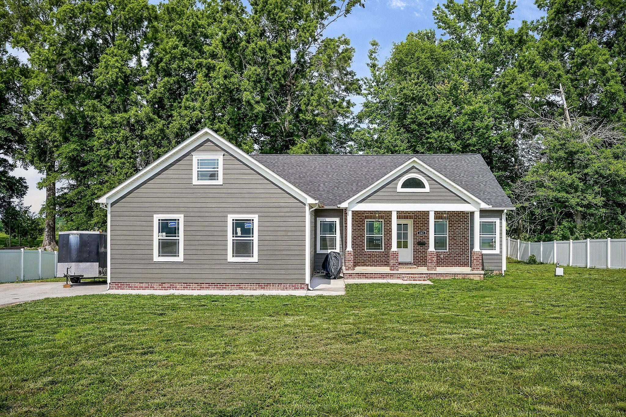 242 Grace Dr — photo