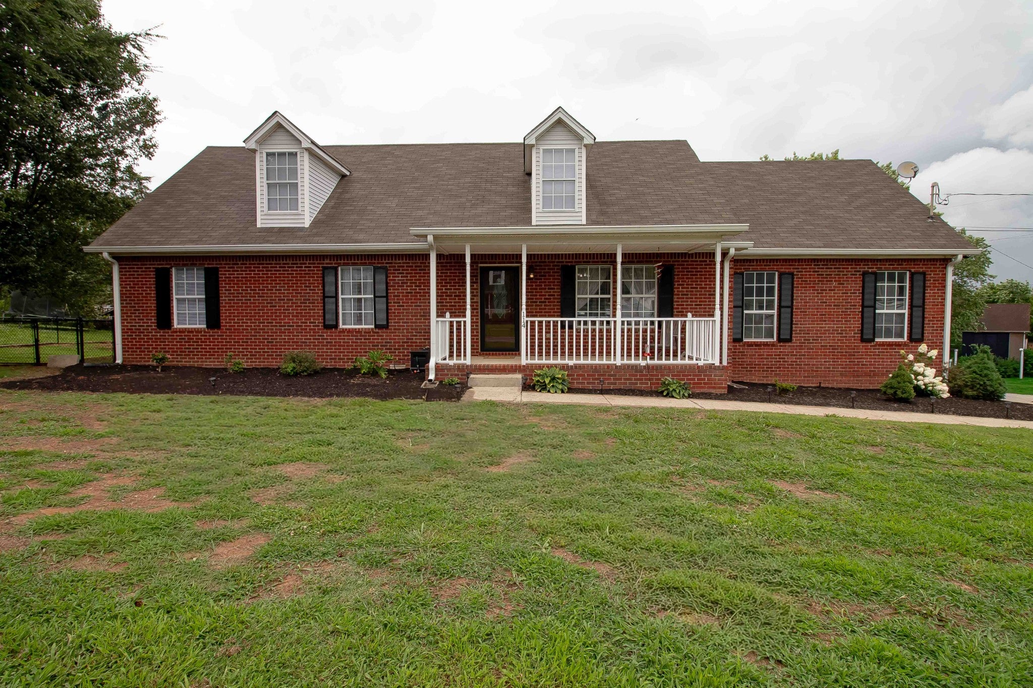 114 Lake Forest Dr — photo