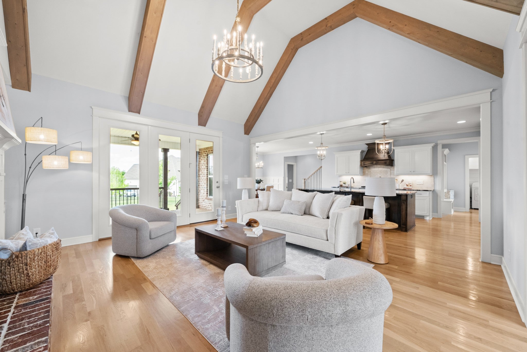 731 Farmington Dr — photo