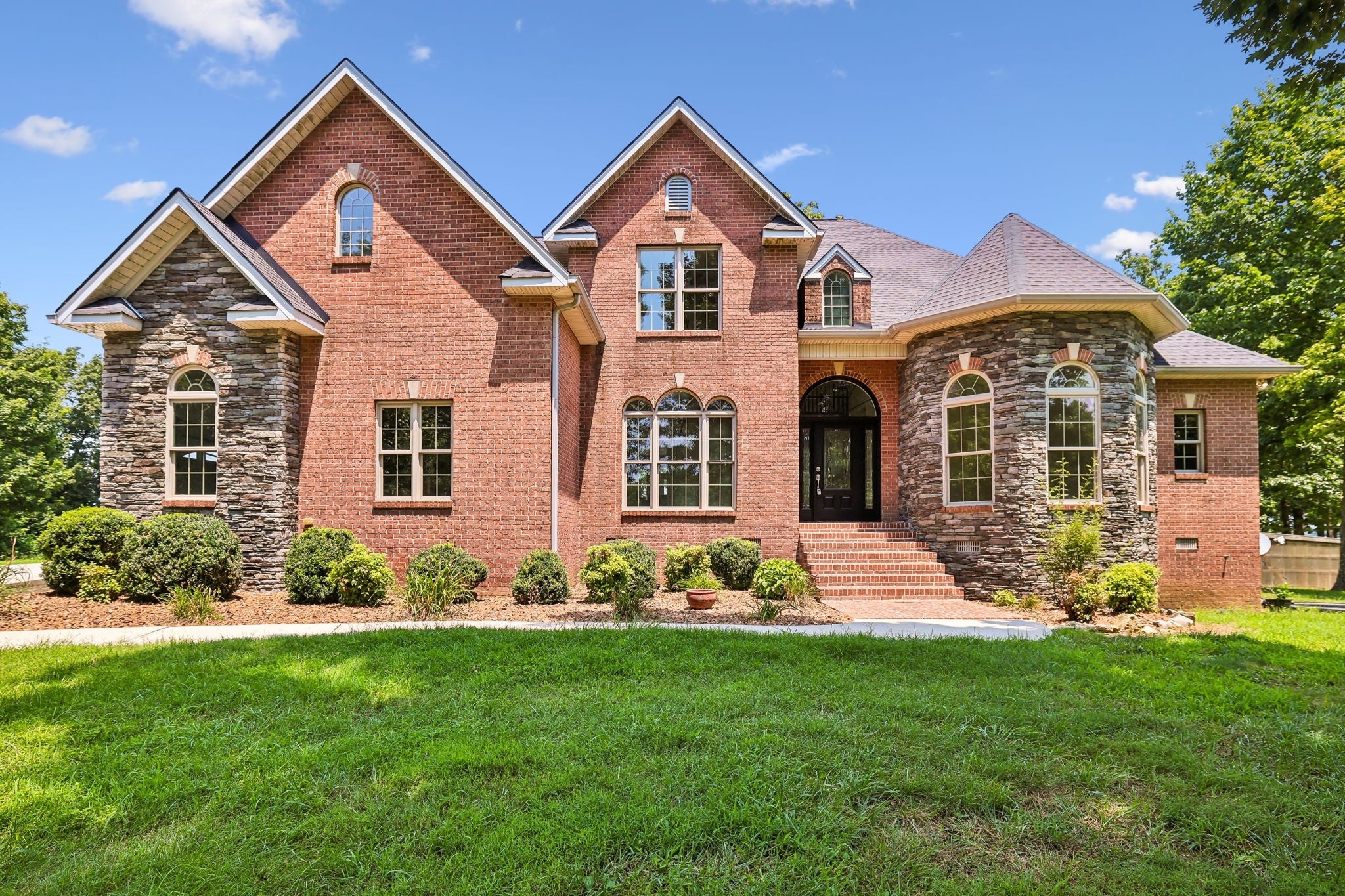 231 Point Dr — photo