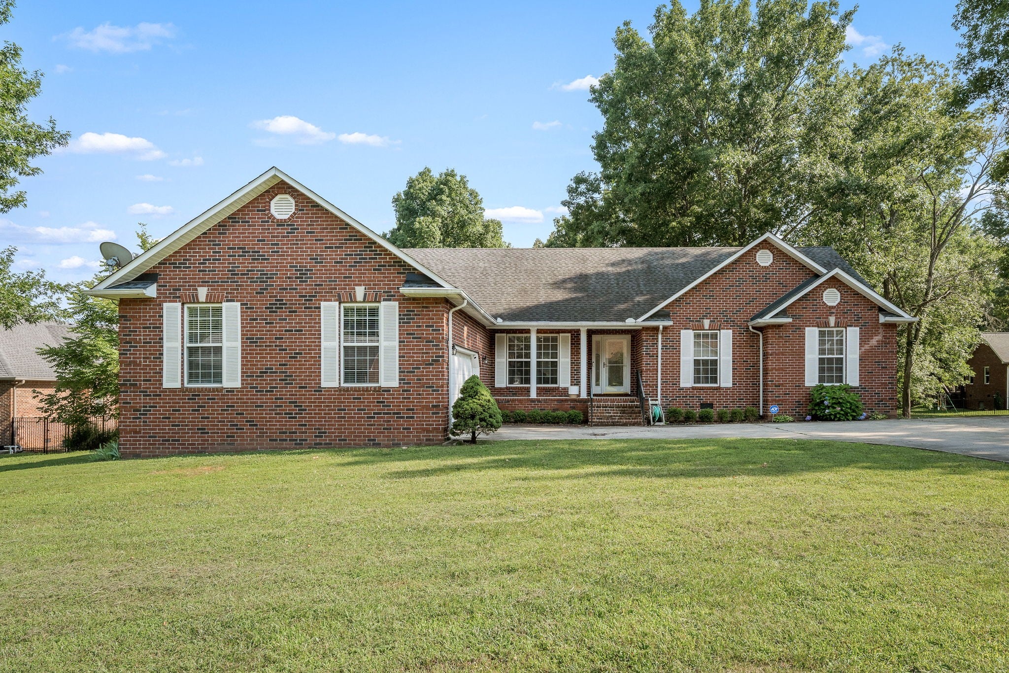 113 Stonegate Circle — photo