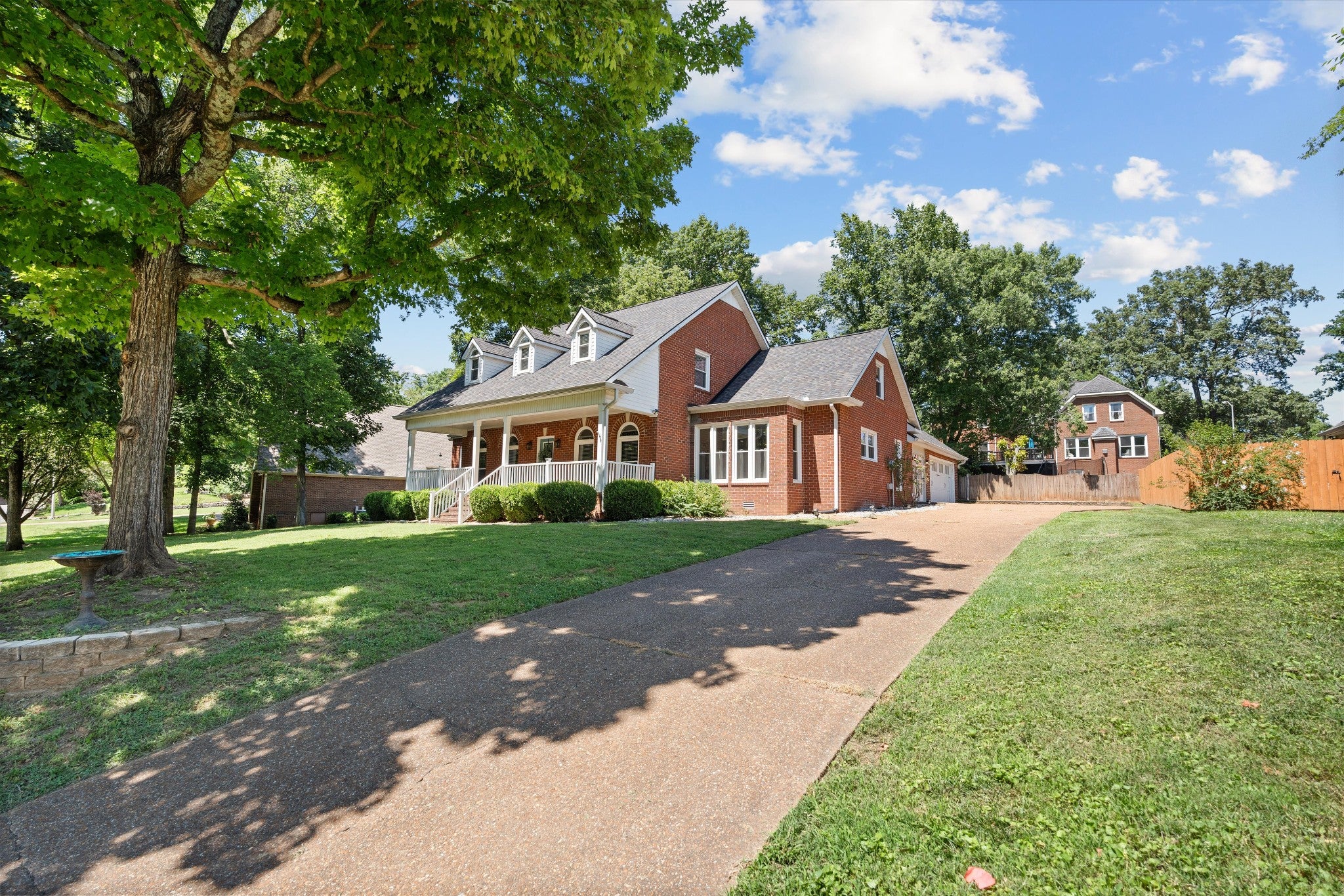 104 Oak Hill Dr — photo