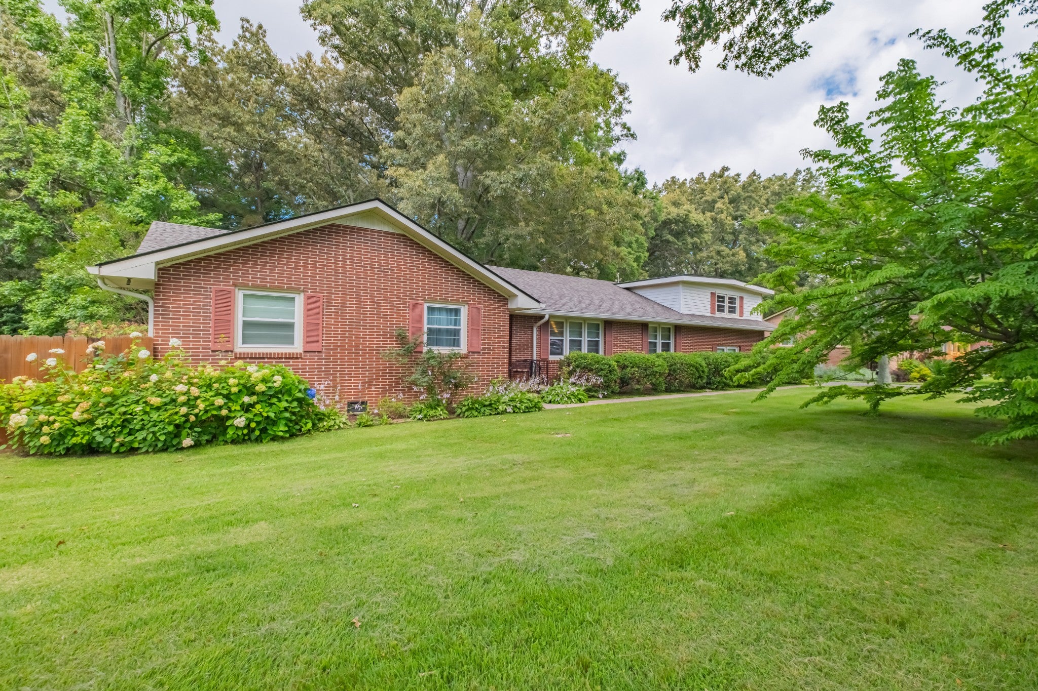 101 Crestwood Dr — photo