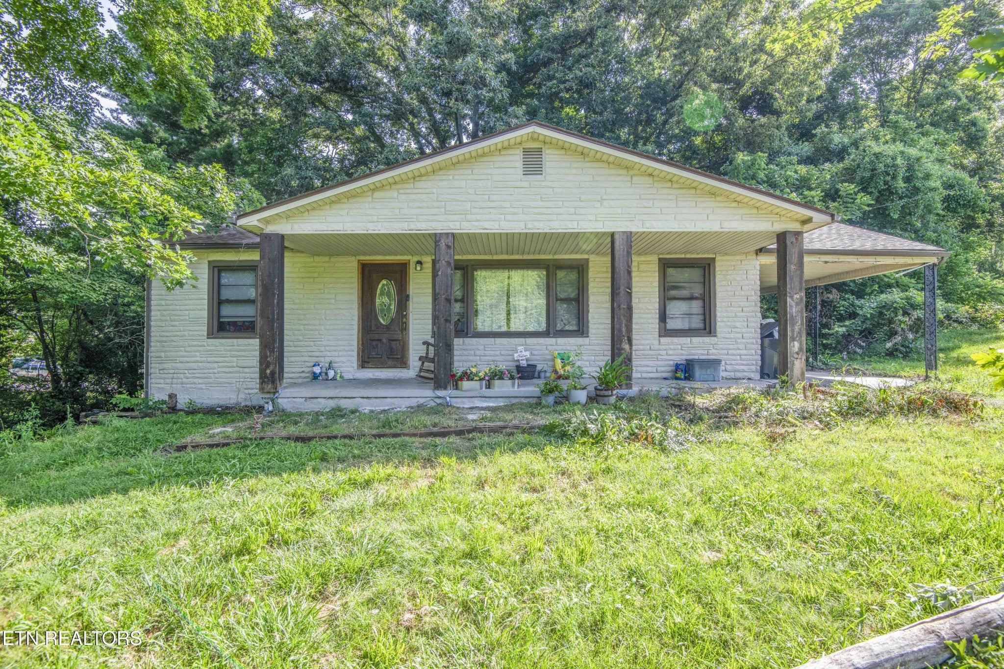 325 W Hills Drive — photo