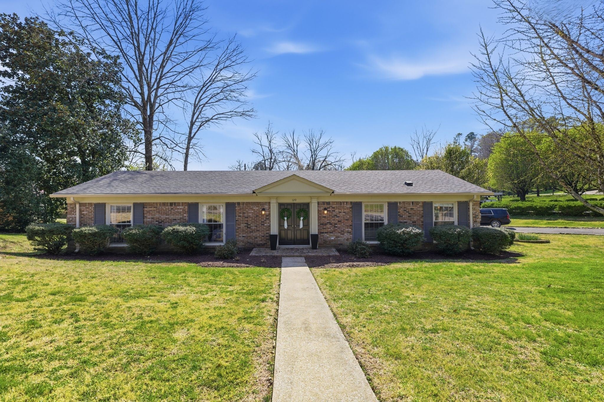 120 Sunset Dr — photo