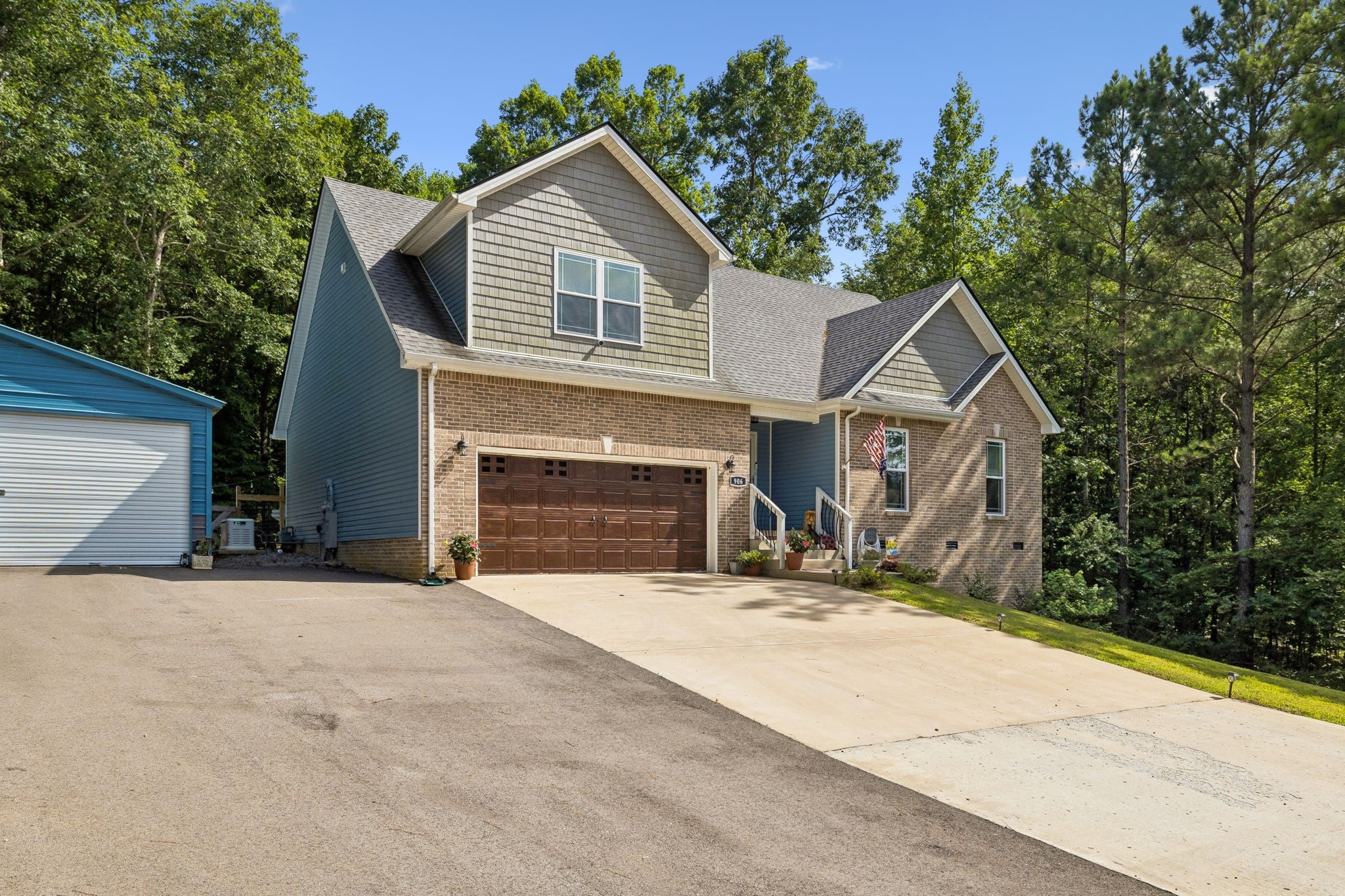 906 Riverwood Dr — photo