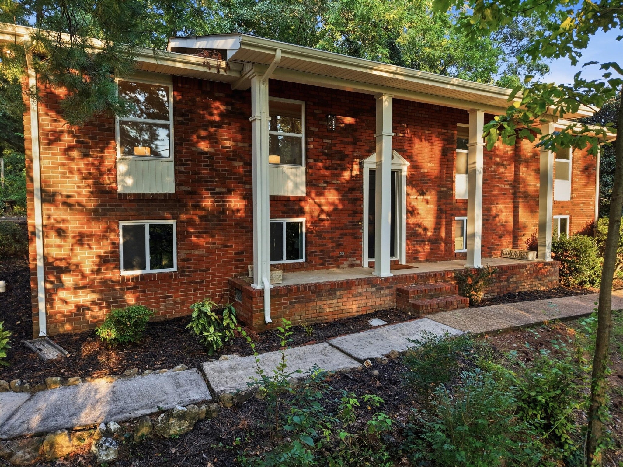 7101 Moreview Road — photo