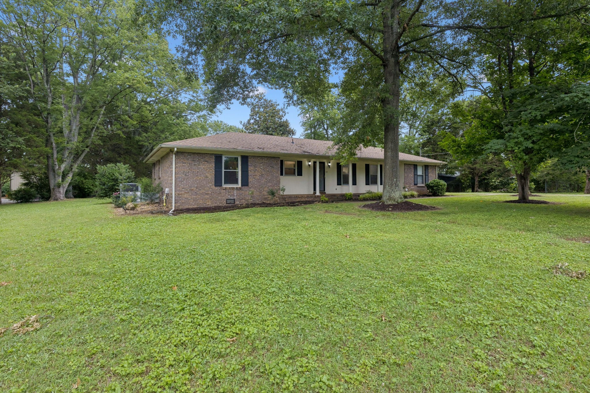114 Paschal Dr — photo