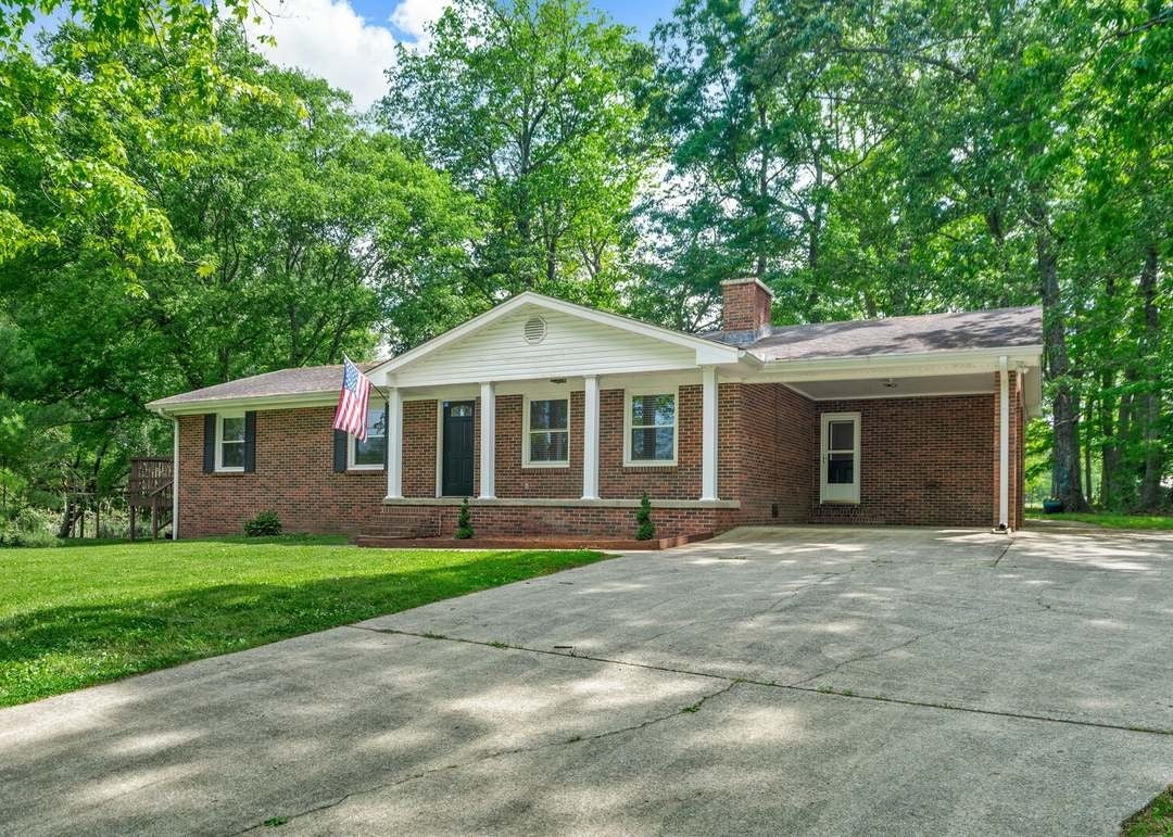 1387 Old Clarksville Pike — photo