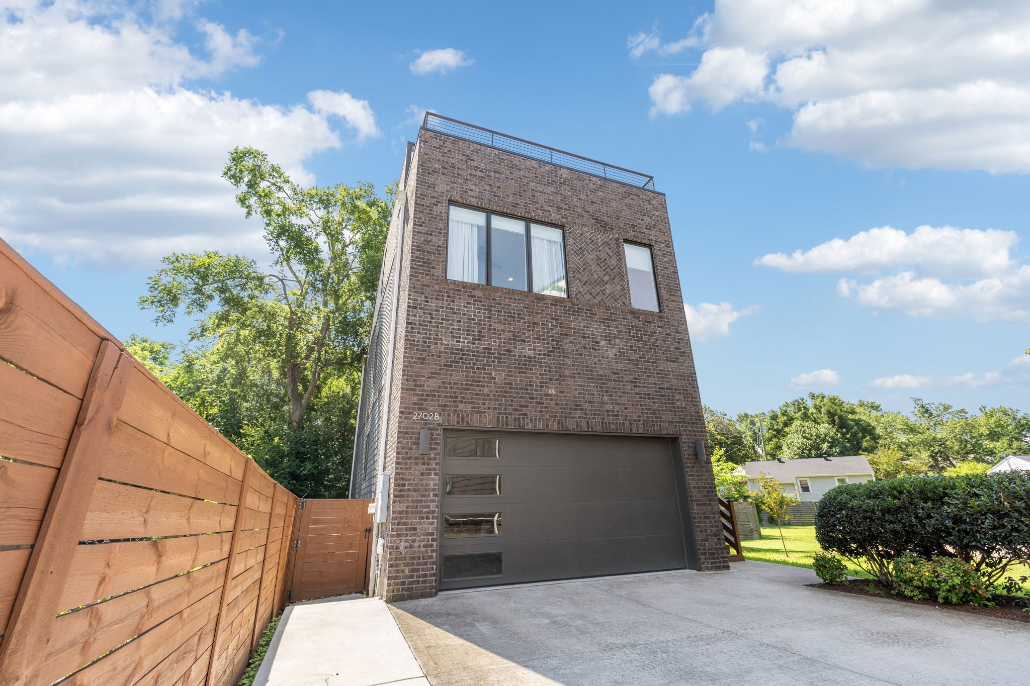 2702B Bronte Ave — photo