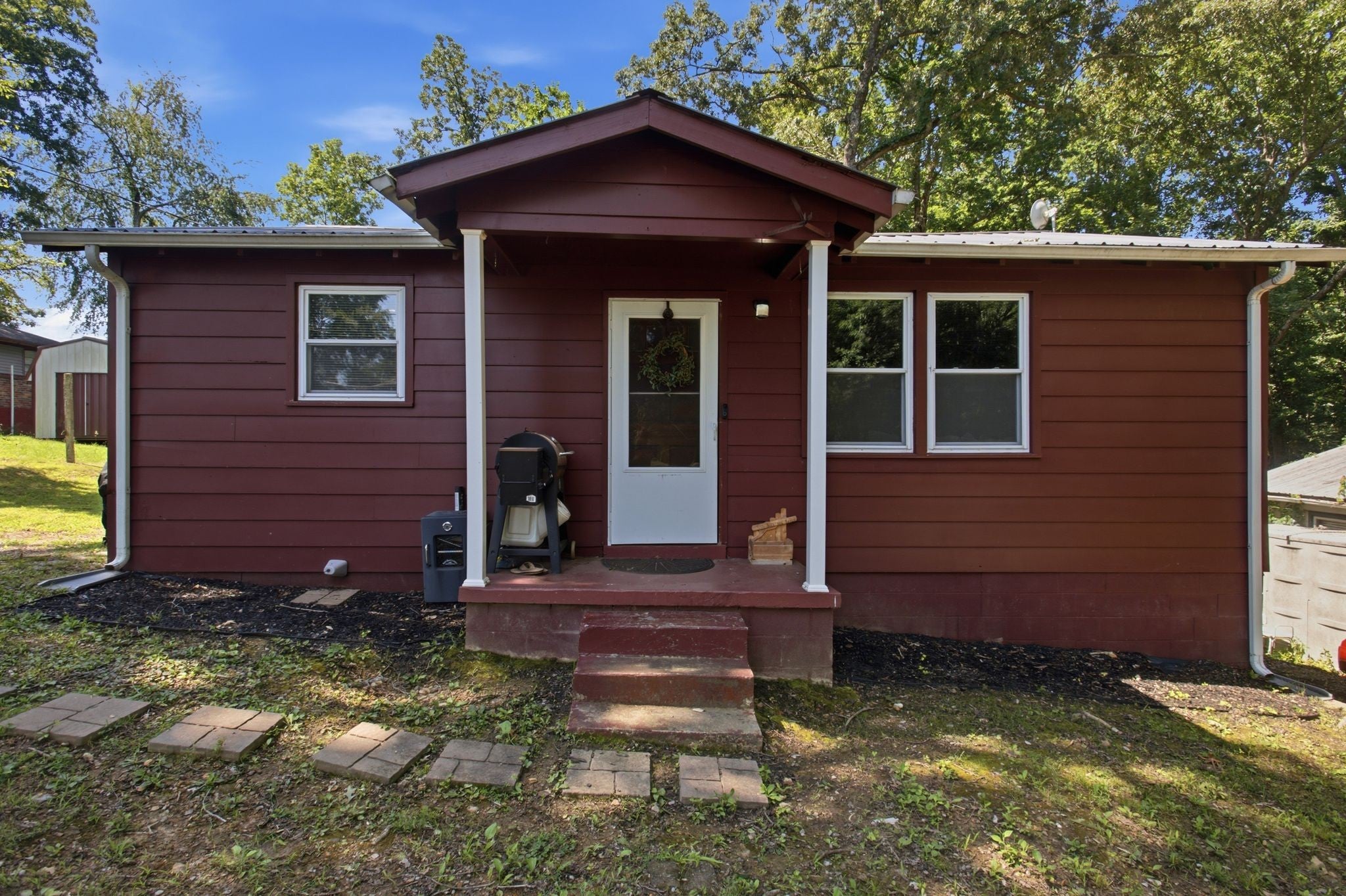 2103 Hillwood Dr — photo