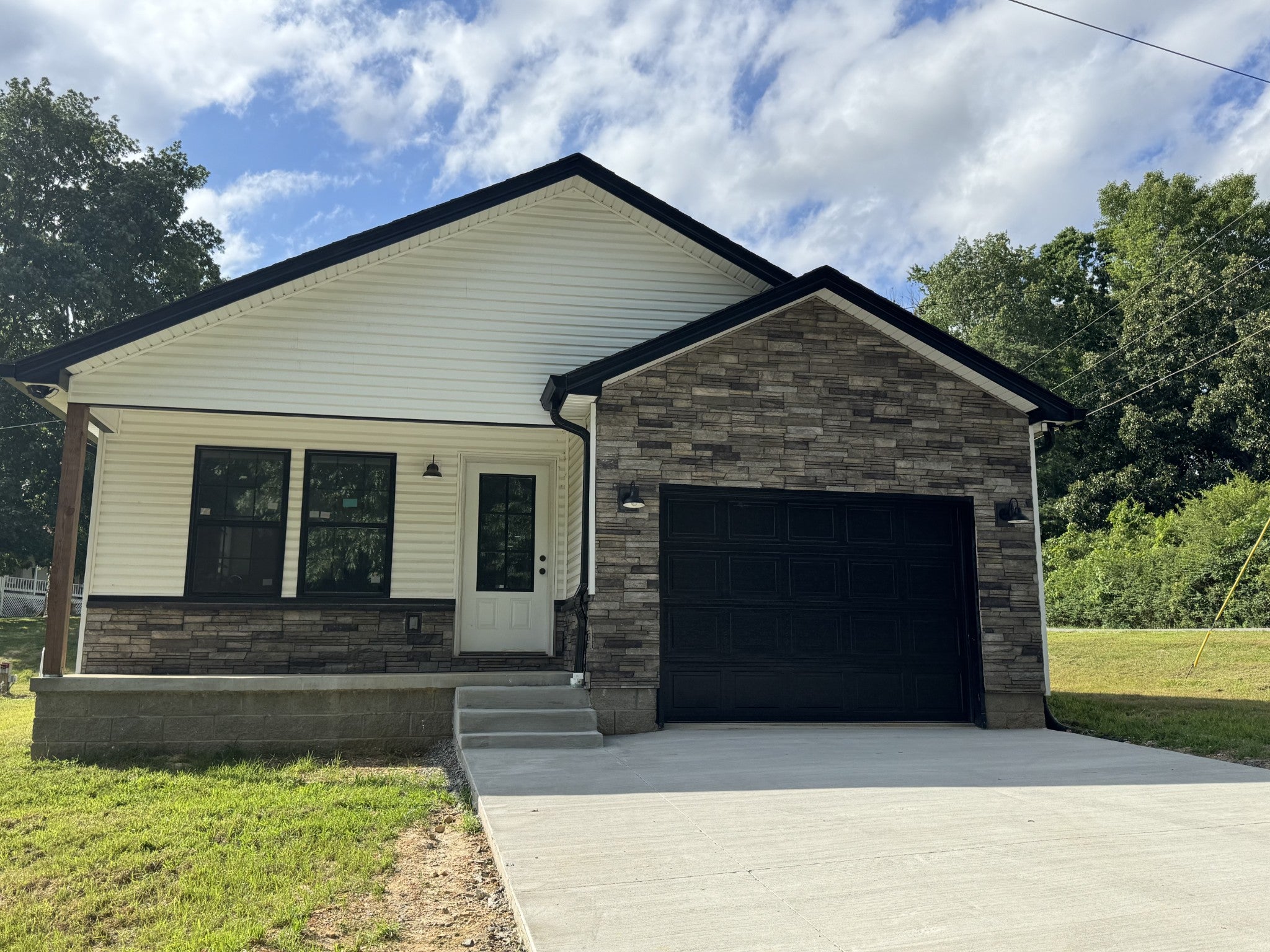 296 Hillview Dr — photo