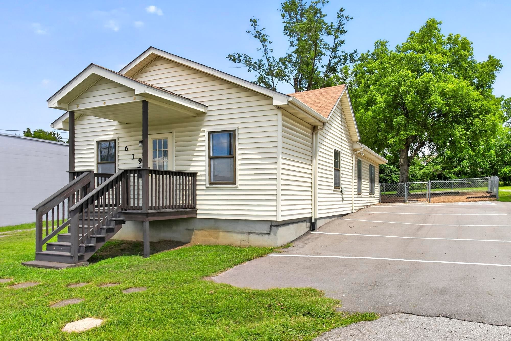 639 E Old Hickory Blvd — photo