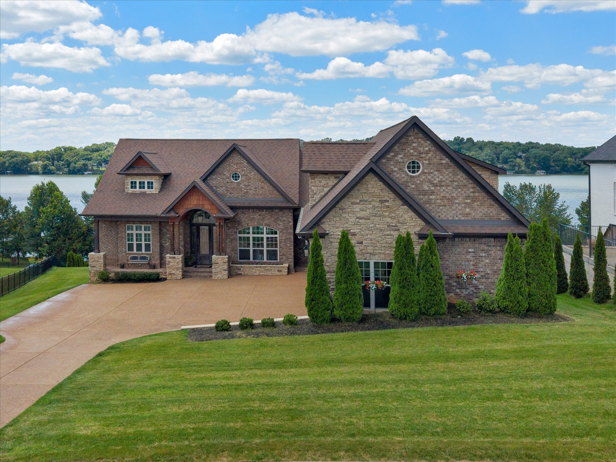 143 Kathryn Adele Ln — photo