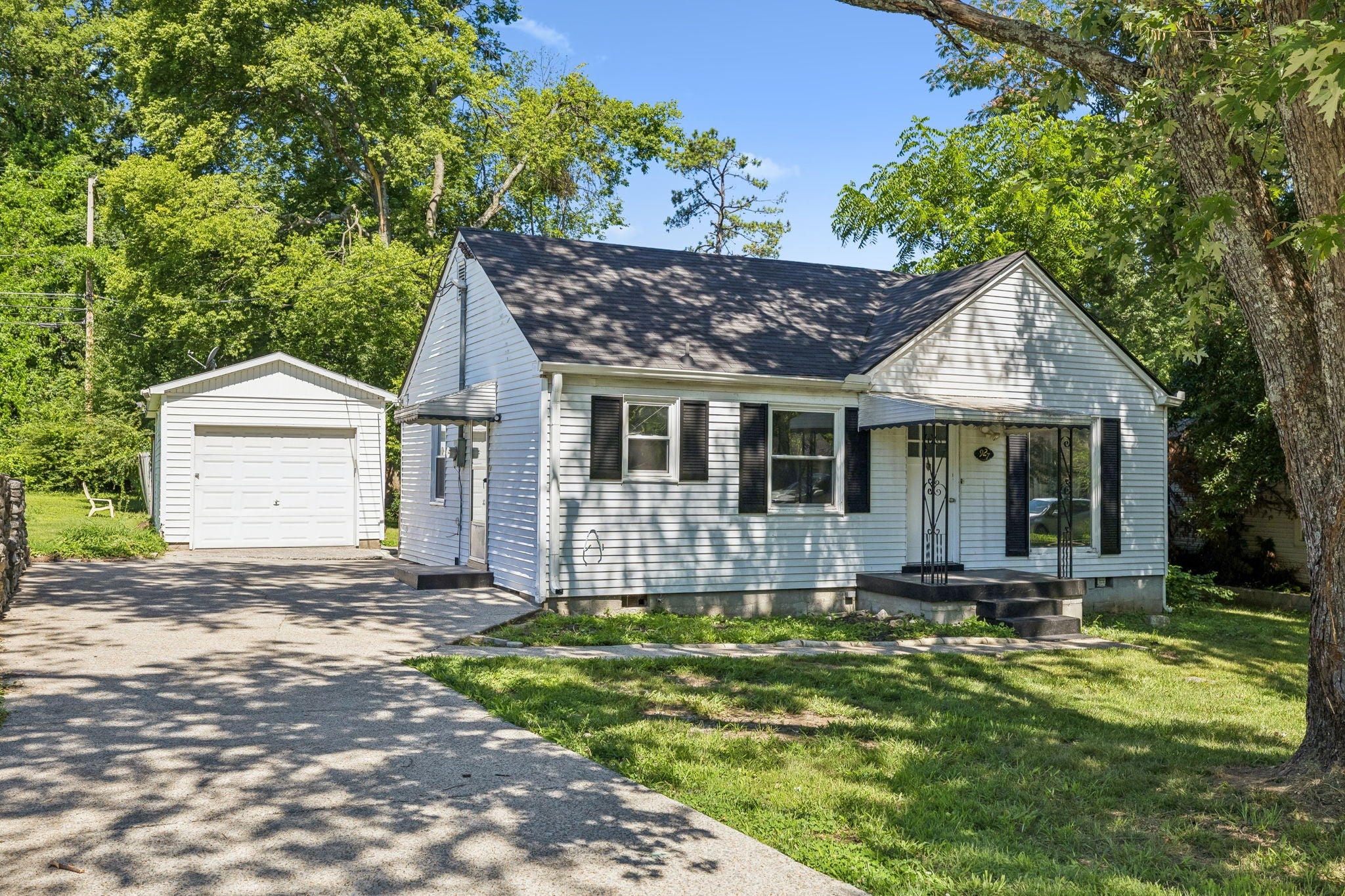 927 Goodbar Dr — photo