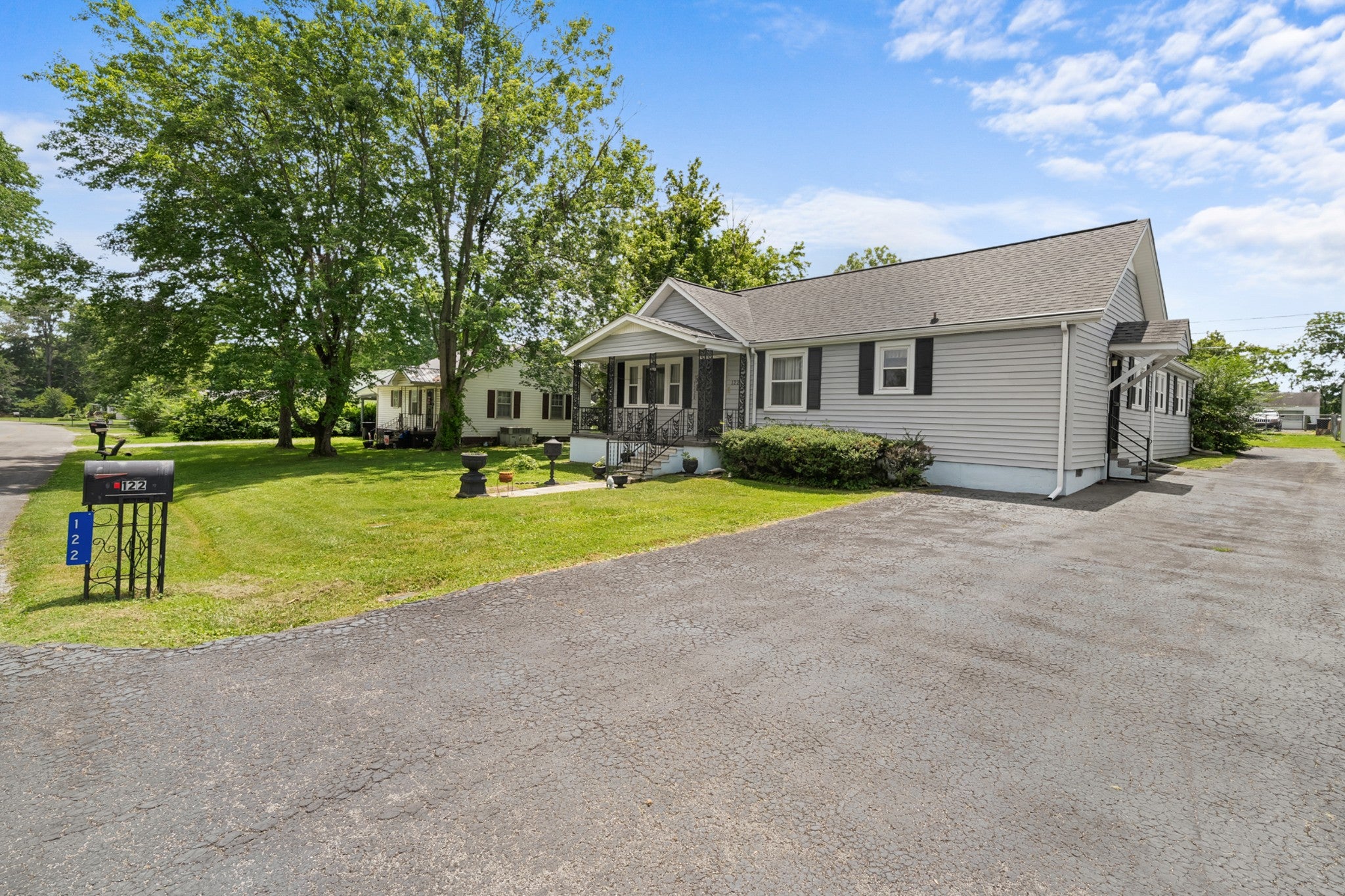 122 Anderson Dr — photo
