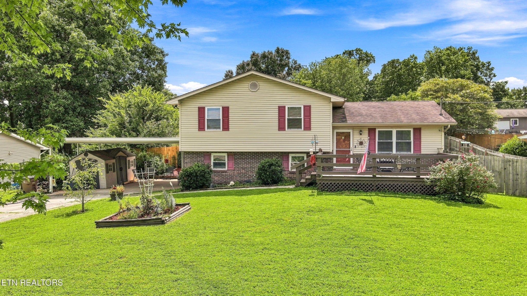 2317 Roundtree Rd — photo