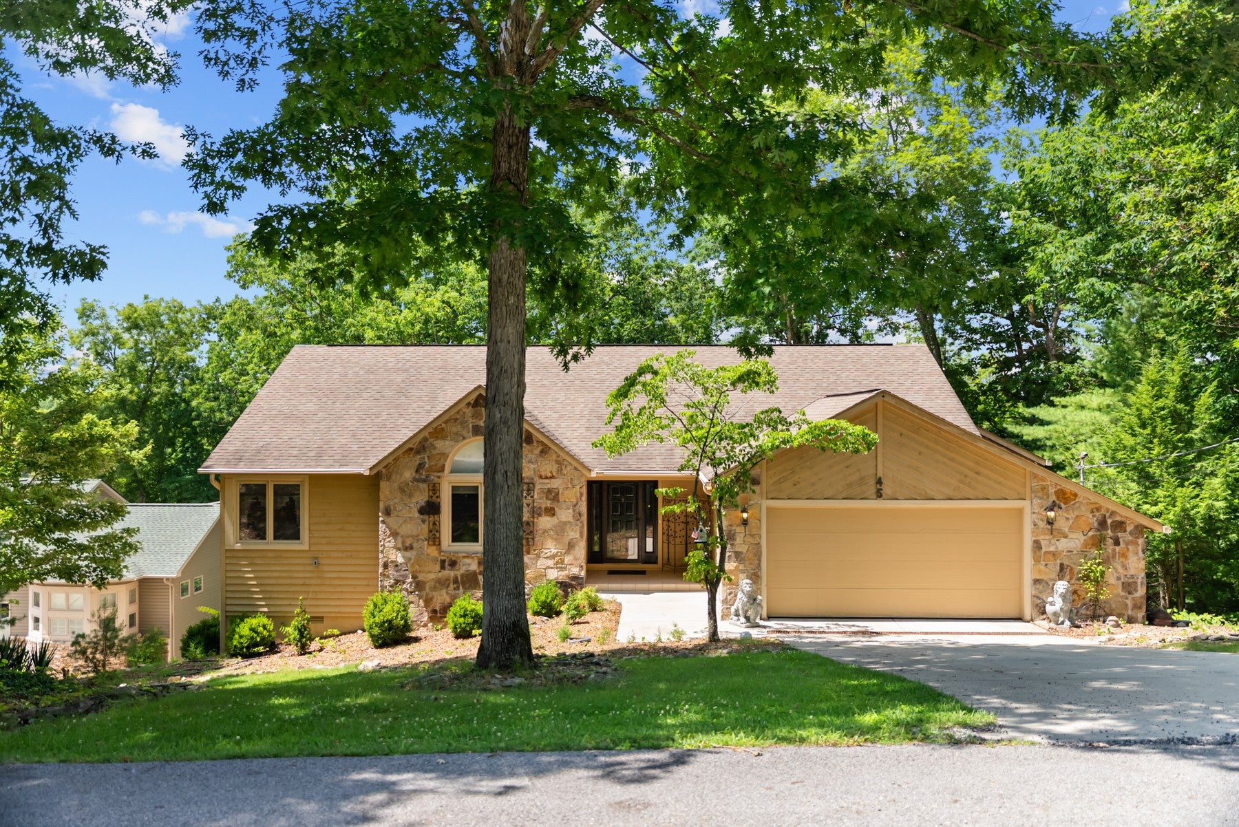 45 Markham Ter — photo