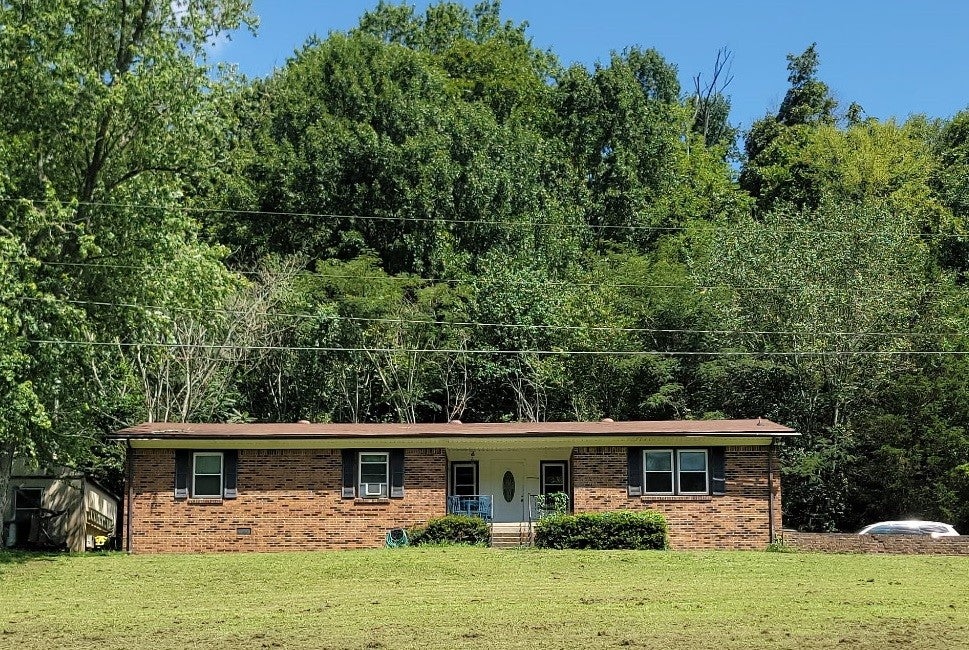 275 Lakeside Dr — photo