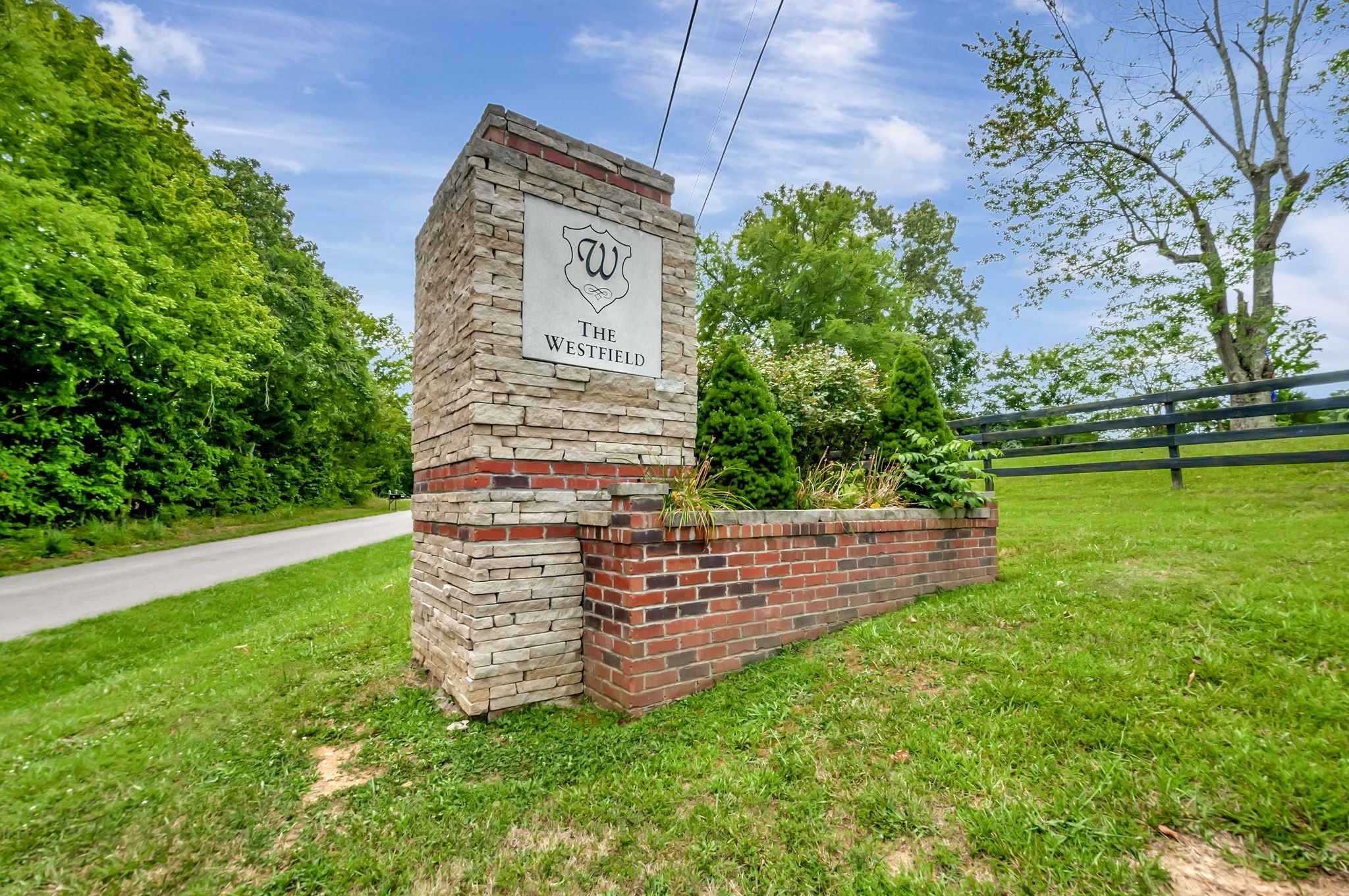 413 Westfield Dr — photo