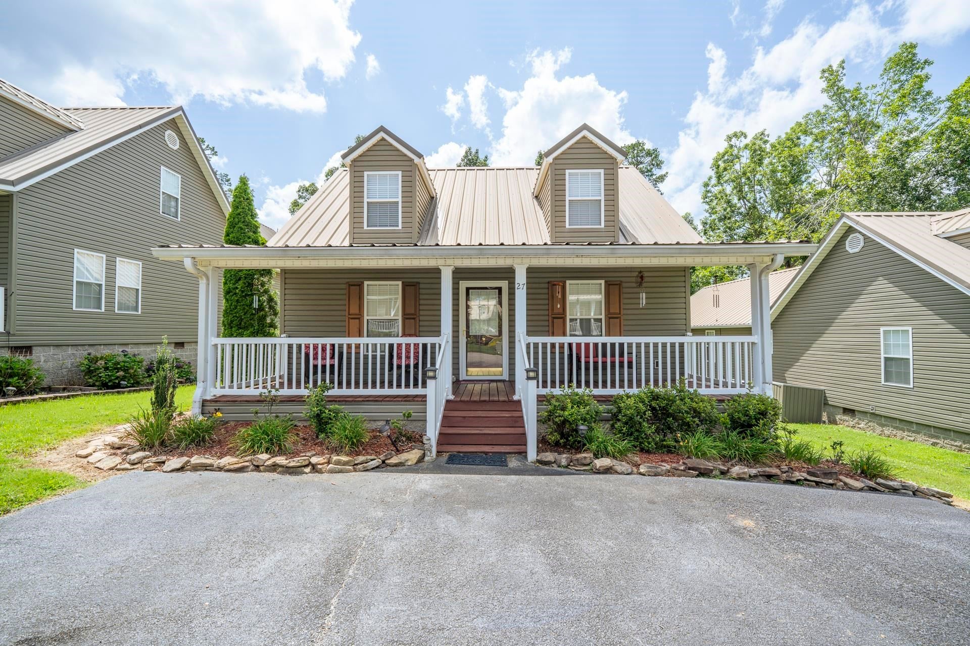 27 Tamara Trl — photo
