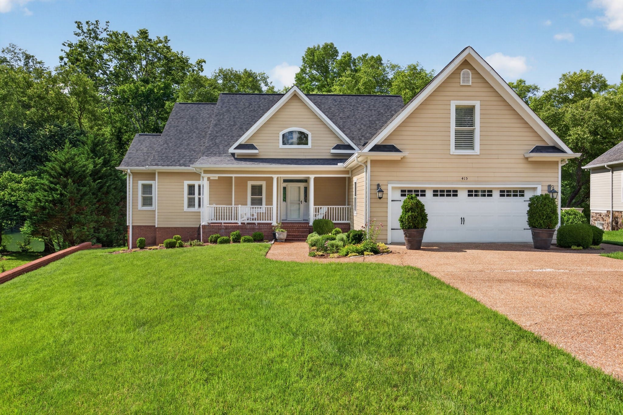 415 River Oaks Dr — photo
