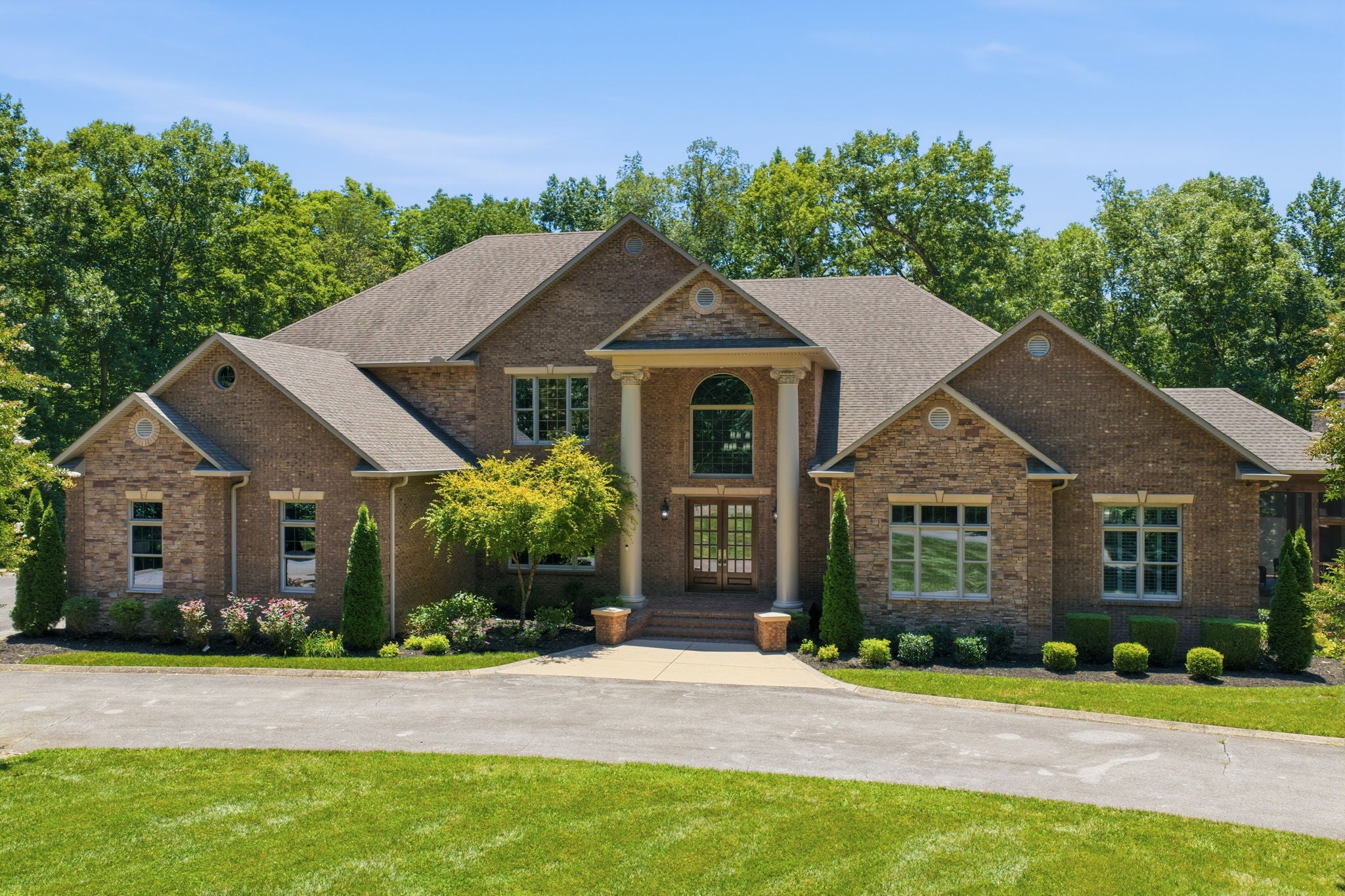 368 Chandler Dr — photo