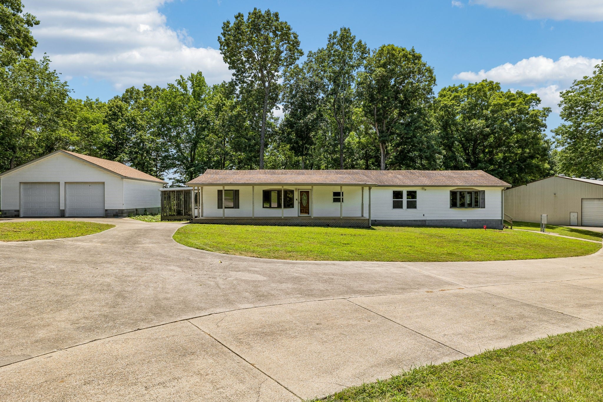 2076 Valley View Rd — photo